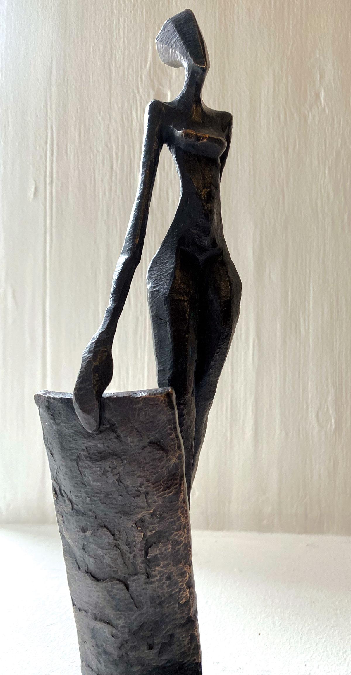 Yara by Nando Kallweit.  Elegant figurative sculpture. For Sale 2