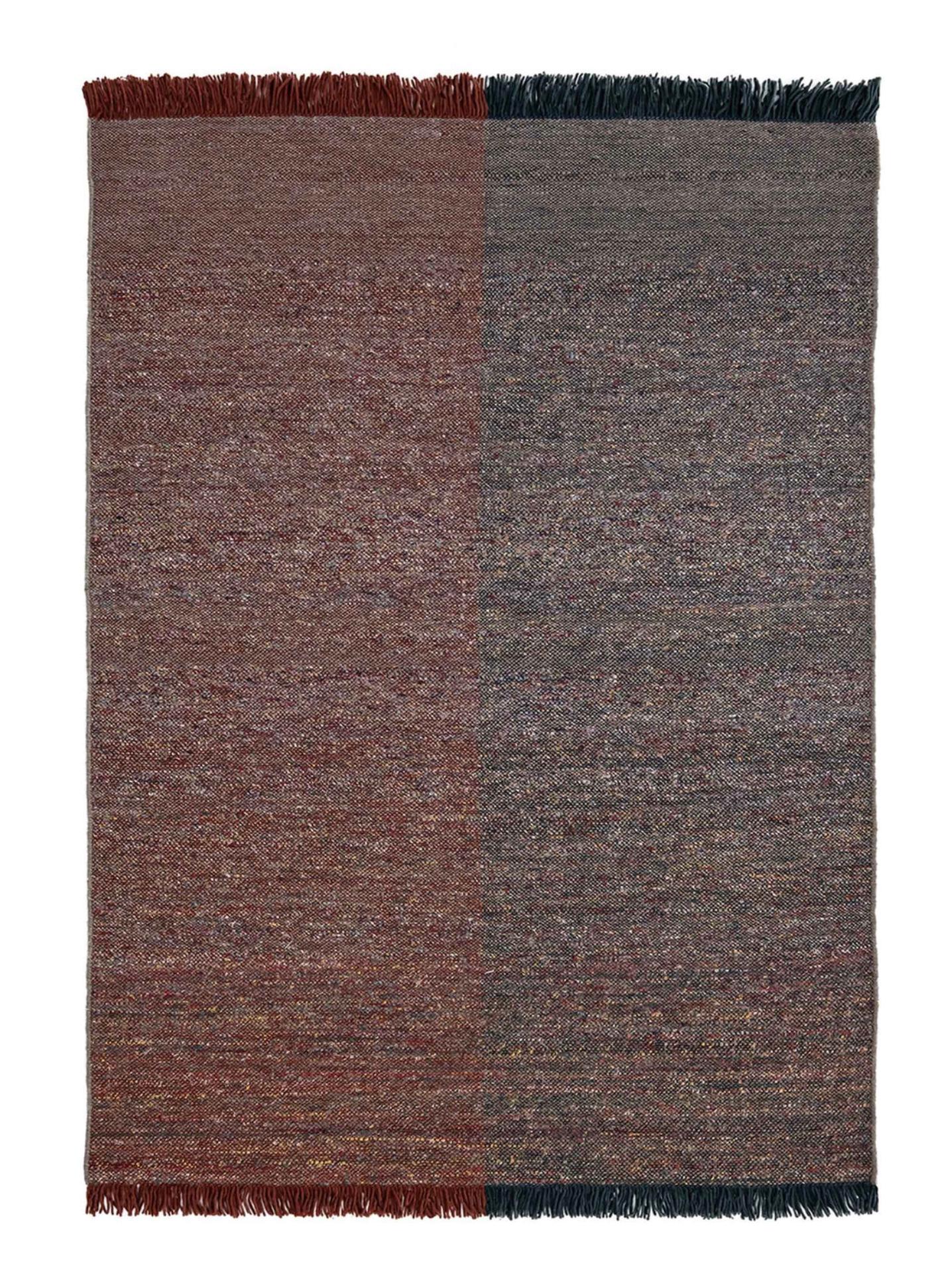 Nani Marquina Re-Rug with 50% recycled wool in size 300x400cm for Nanimarquina. New, current production.

Re-Rug arose from the decision to use the surplus wool accumulated by our suppliers. This initiative is the result of a long research process,