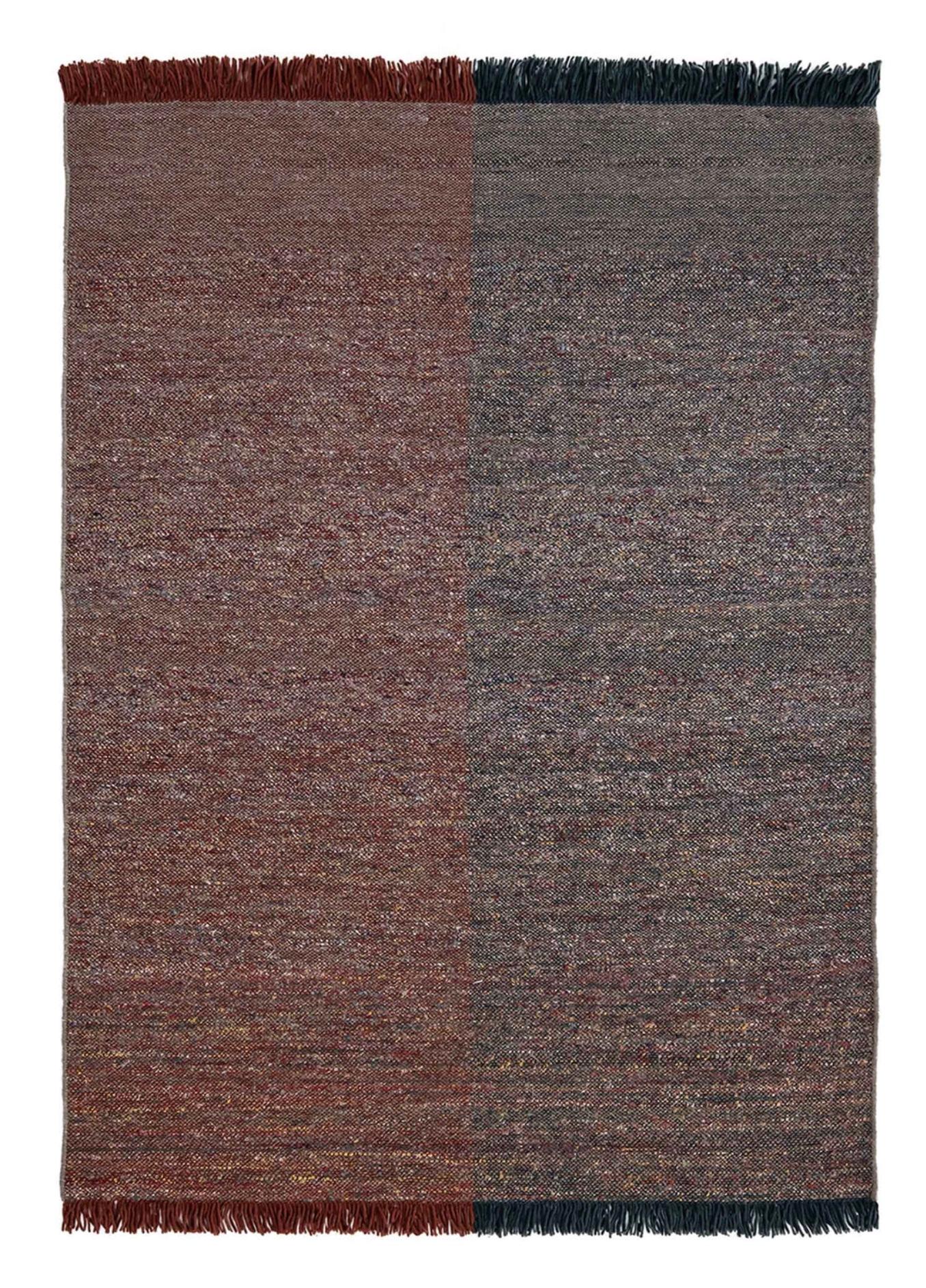 Nani Marquina Re-Rug avec 50% de laine recyclée en taille 300x400cm pour Nanimarquina. Nouveau, production en cours.

Re-Rug est né de la décision d'utiliser les surplus de laine accumulés par nos fournisseurs. Cette initiative est le résultat d'un