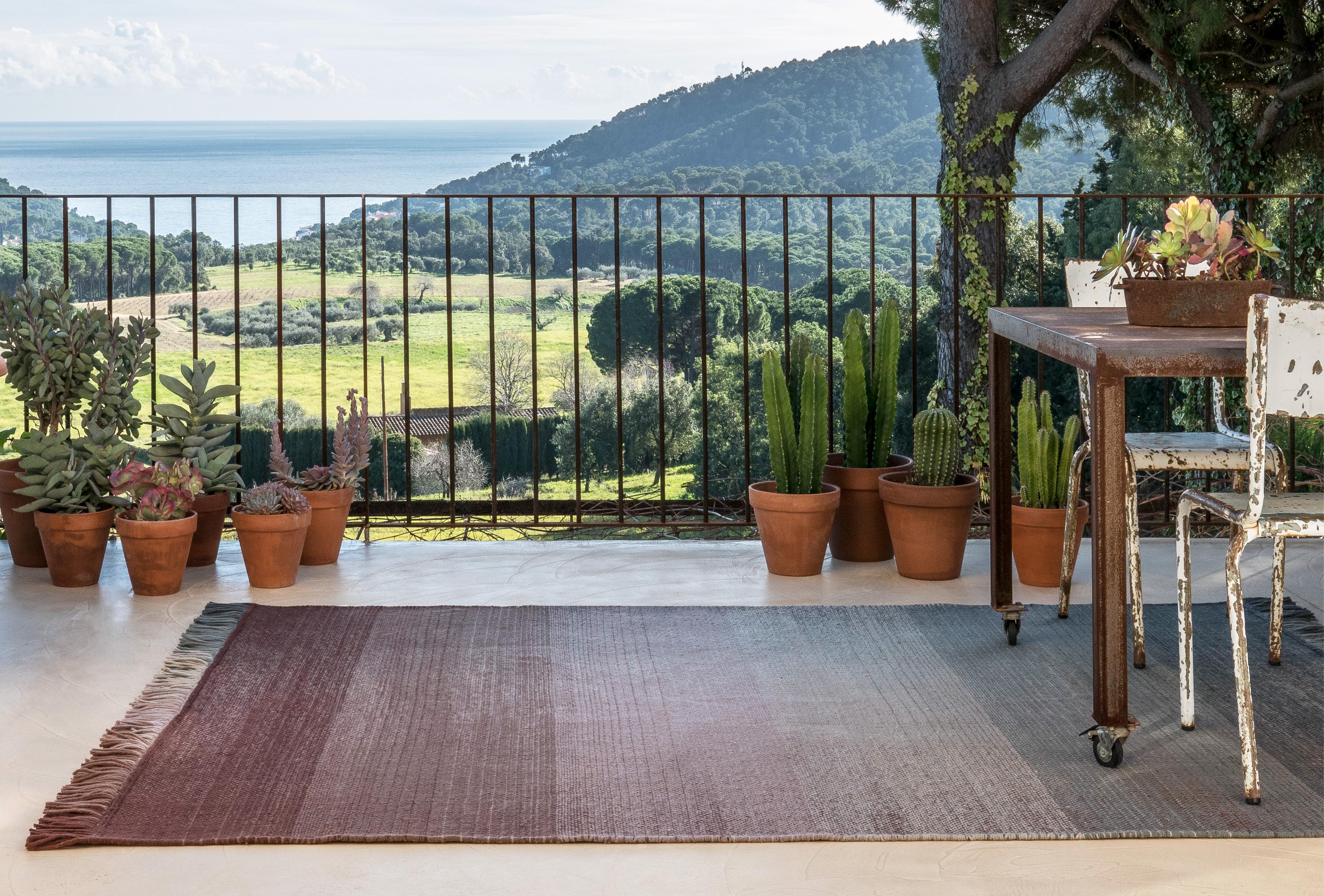 Nanimarquina Shade Outdoor-Teppich 3 in Rosa & Grün von Begüm Cana Özgür, klein (Indisch) im Angebot
