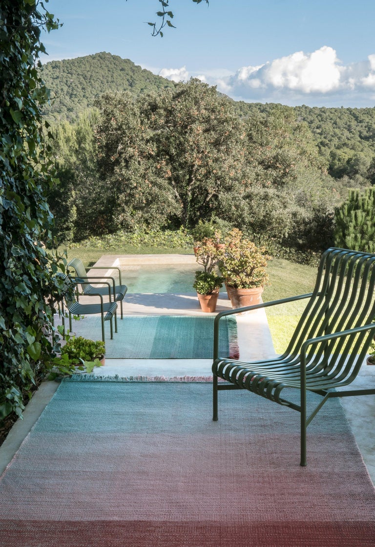Within the new nanimarquina outdoor concept, some of the brand’s most successful collections are represented such as Shade. As in the original collection, this outdoor version keeps its exquisite simplicity reflecting a complex technical process to