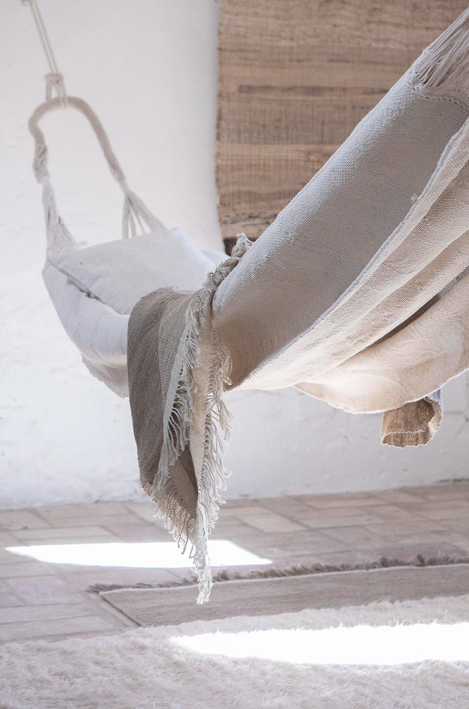 Moderne Petit tapis Nanimarquina, Chobi en laine Wellbeing, en ivoire par Ilse Crawford en vente