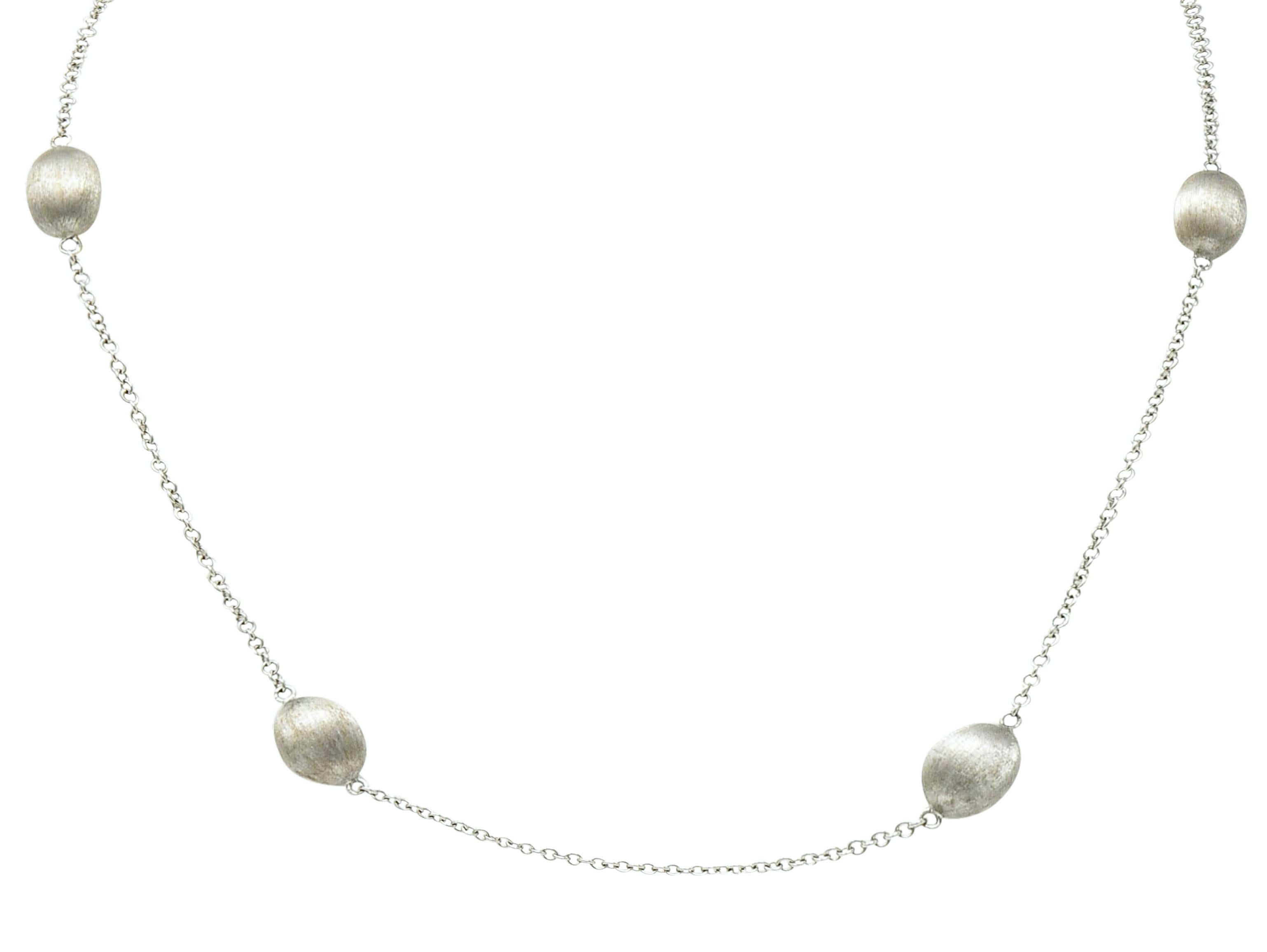 Nanis Diamond 18 Karat Weißgold Italienisch gebürstet Station Lariat Halskette (Brillantschliff)