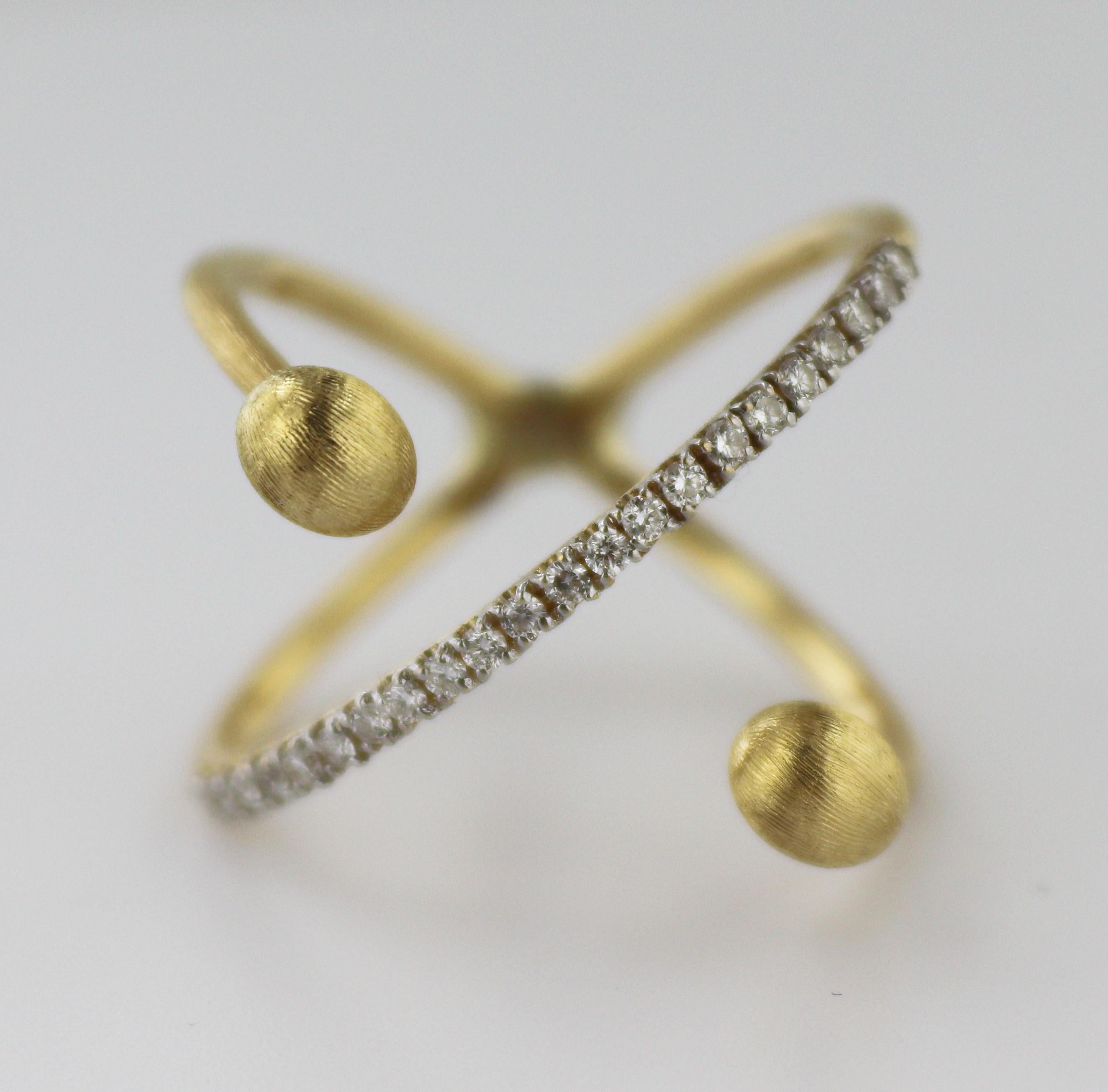 Nani's Diamant, 18K Gelbgold Elite Criss Cross Ring (Rundschliff) im Angebot