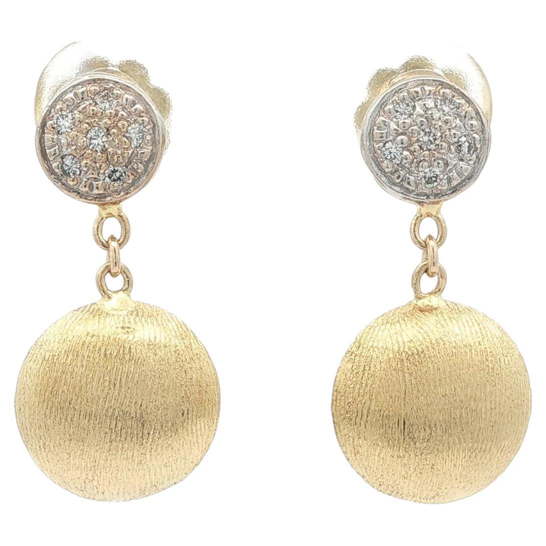 Nanis Elite Italiana in oro massiccio 18 carati con diamanti e finitura spazzolata, orecchini pendenti in vendita