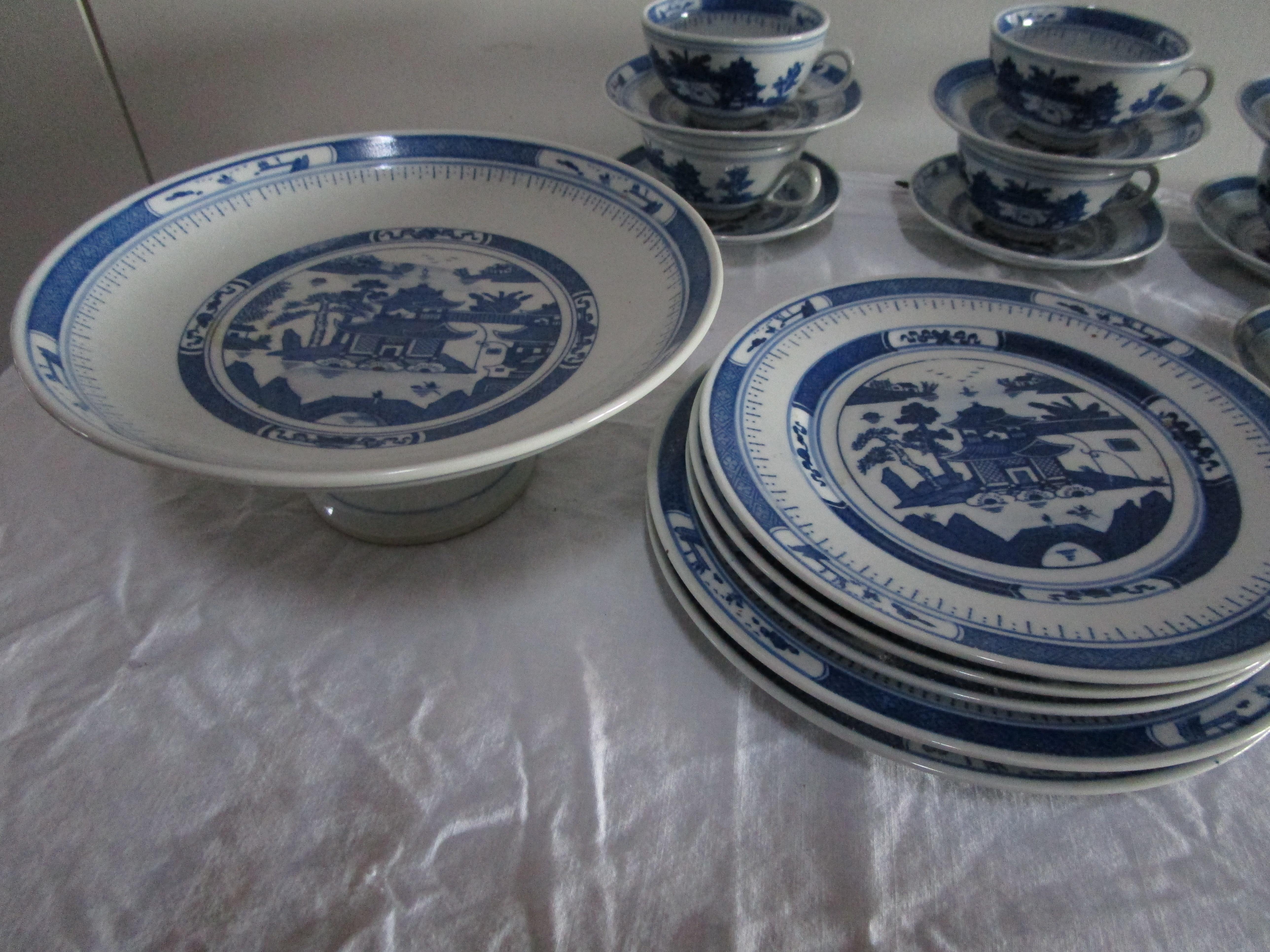 20th Century Nanking Blue and White Porcelain Vintage 23 Piece Tea and Meal Service For Sale