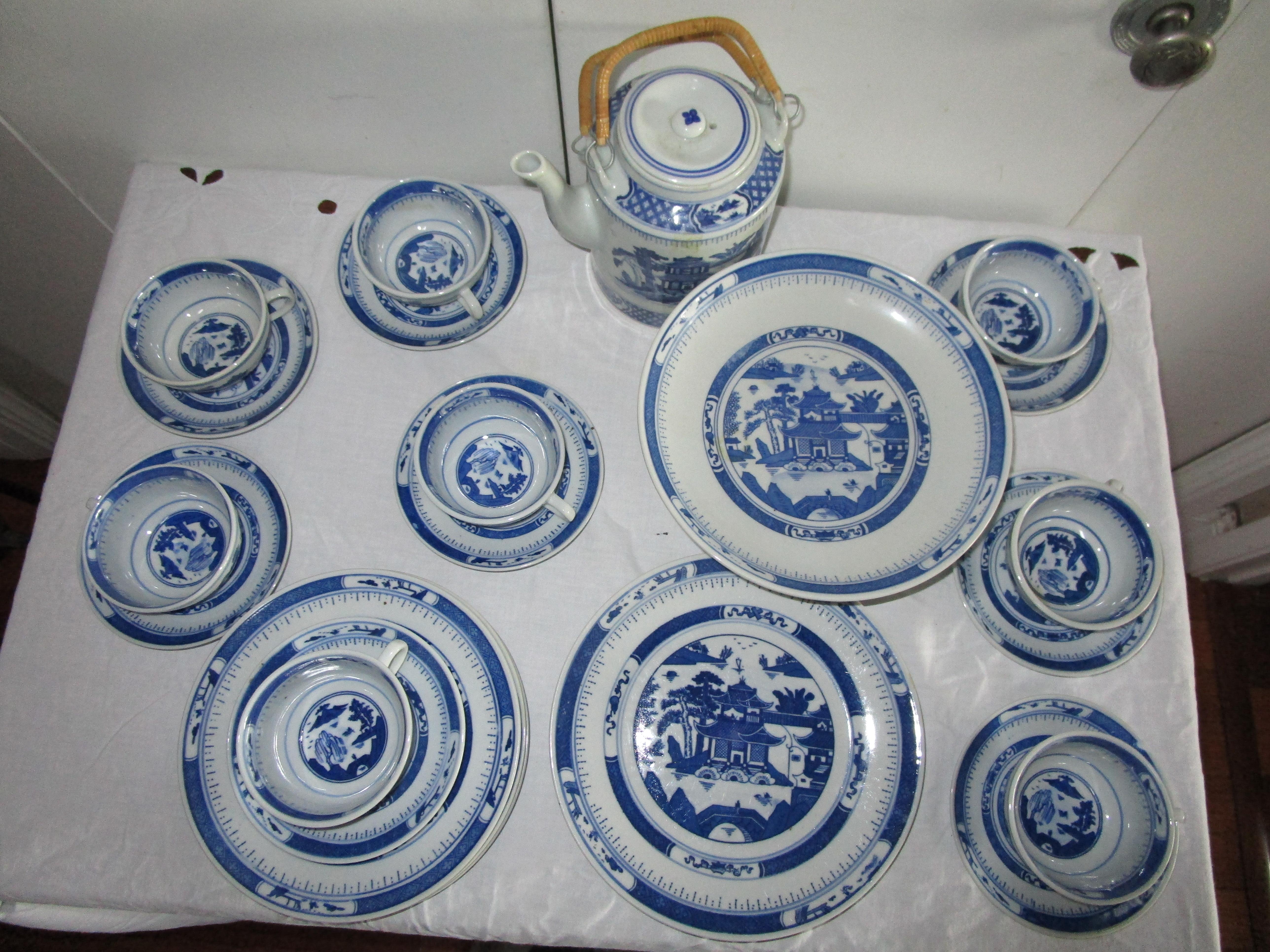 Nanking Blue and White Porcelain Vintage 23 Piece Tea and Meal Service For Sale 1