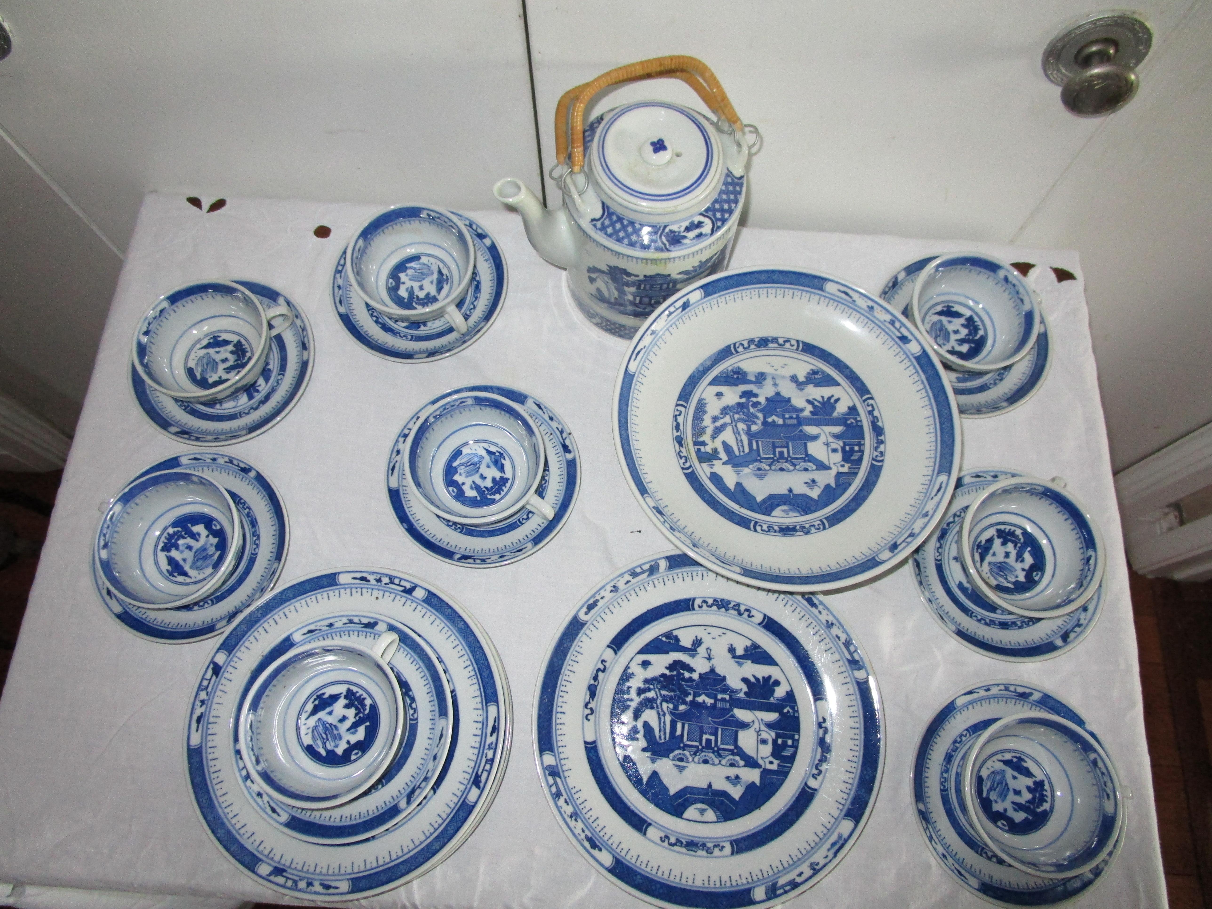 vintage blue and white dishes