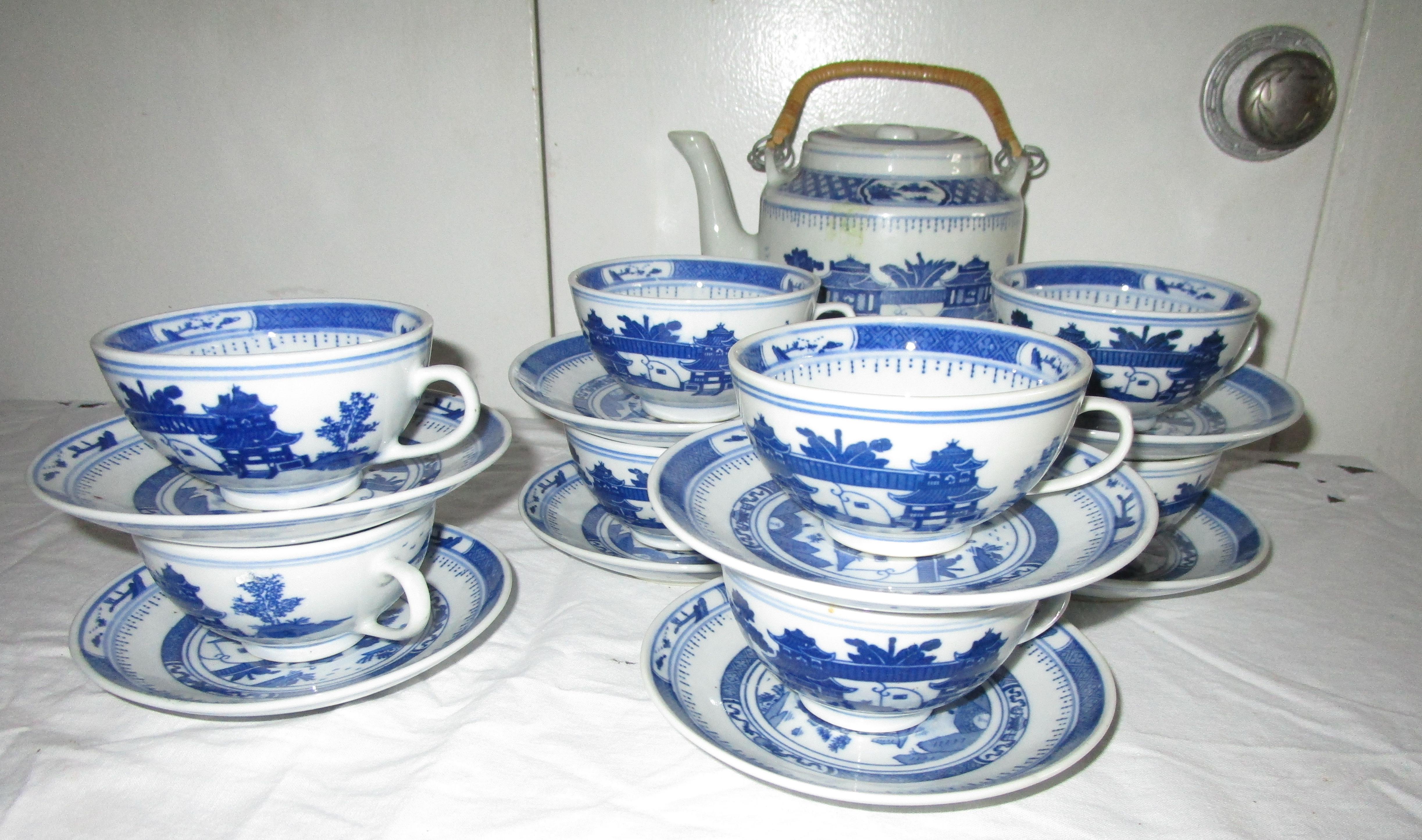 Chinese Export Nanking Blue and White Porcelain Vintage 23 Piece Tea and Meal Service For Sale
