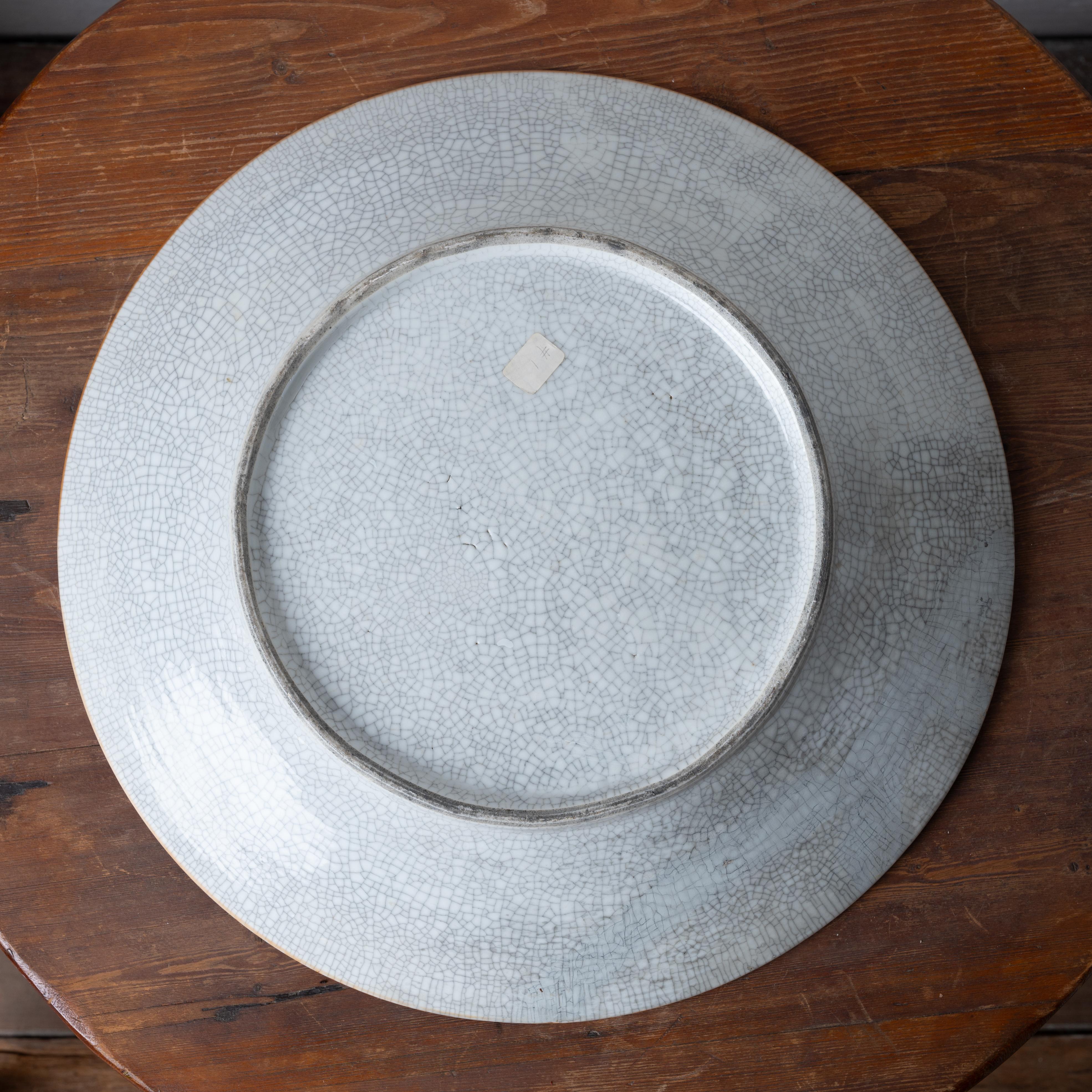 Assiette de présentation dragon émaillée craquelée de Nanking, 19ème siècle en vente 3