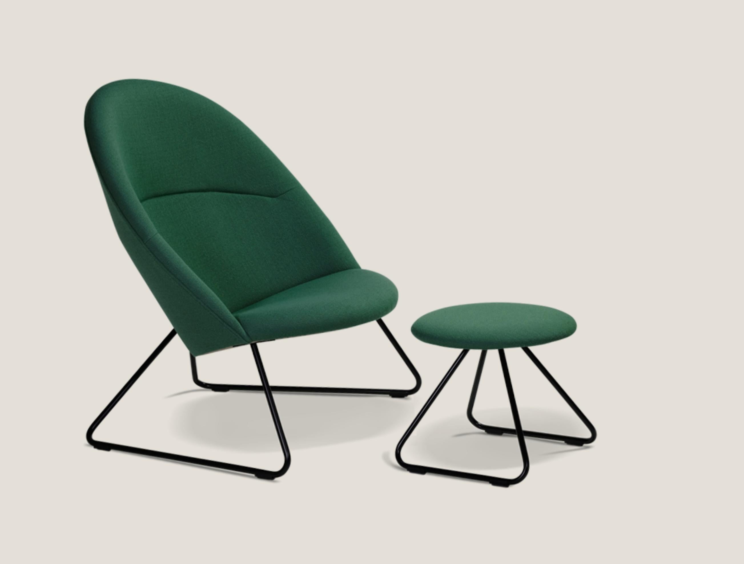 Nanna e Jorgen Ditzel Sedia For One Collectional

Onecollection ha rilanciato la poltrona Dennie, disegnata da Nanna e Jørgen Ditzel nel 1956 per Fritz Hansen. La sedia Dennie è completata da un poggiapiedi e da un tavolino. La sedia, il cui nome