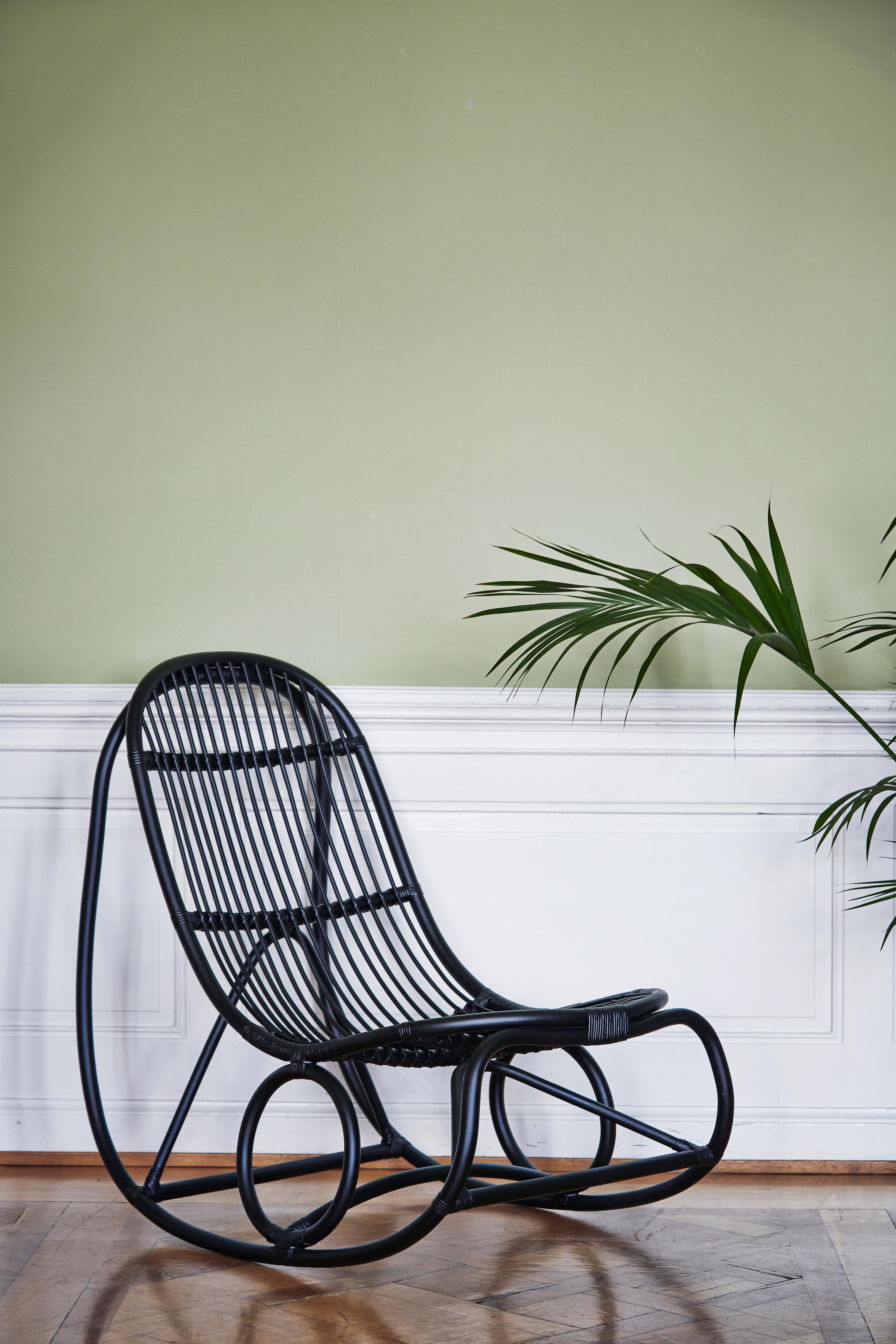 Scandinave moderne Fauteuil à bascule d'intérieur Nanna Ditzel en rotin noir Nanny de Sika Design