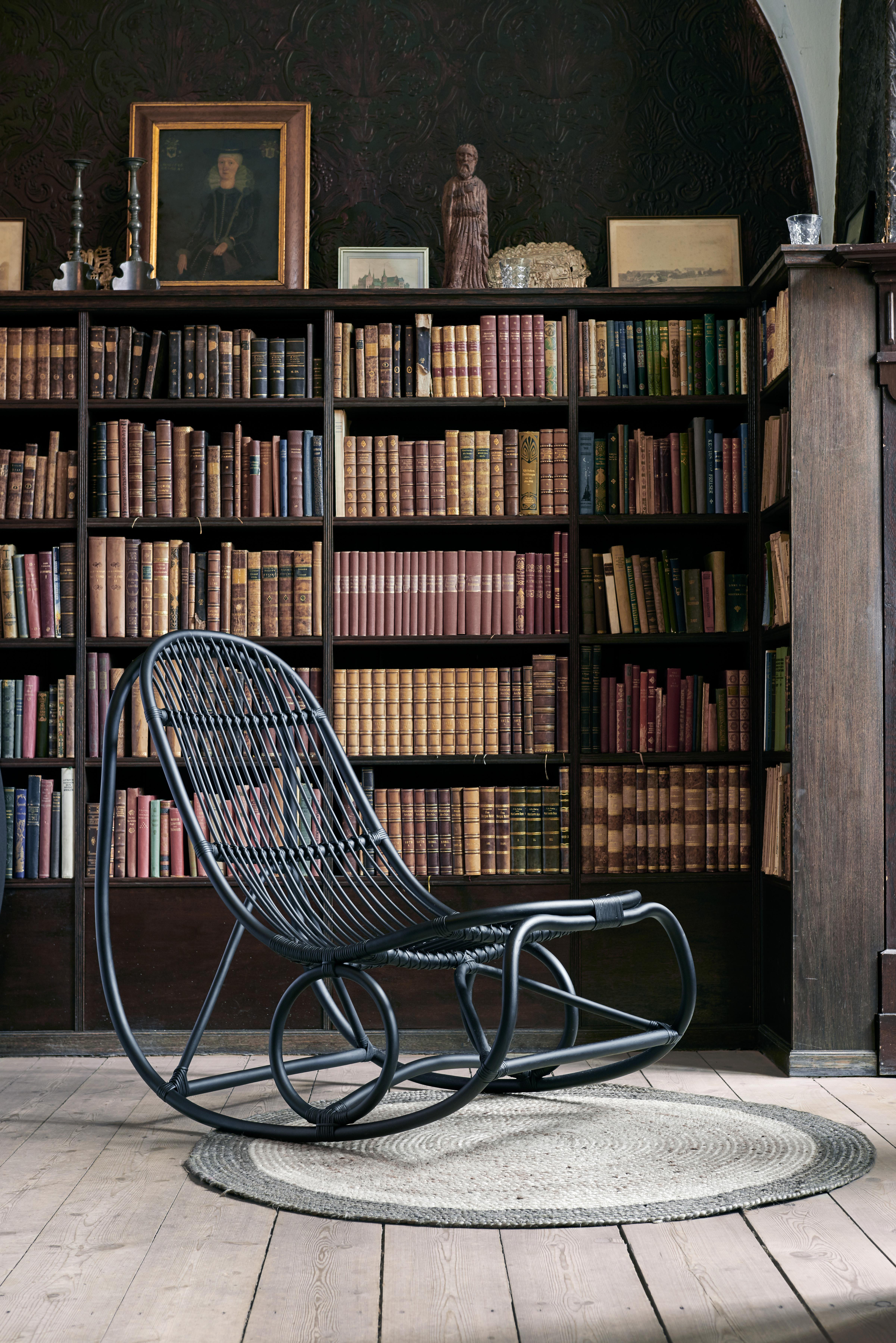 Indonésien Fauteuil à bascule d'intérieur Nanna Ditzel en rotin noir Nanny de Sika Design