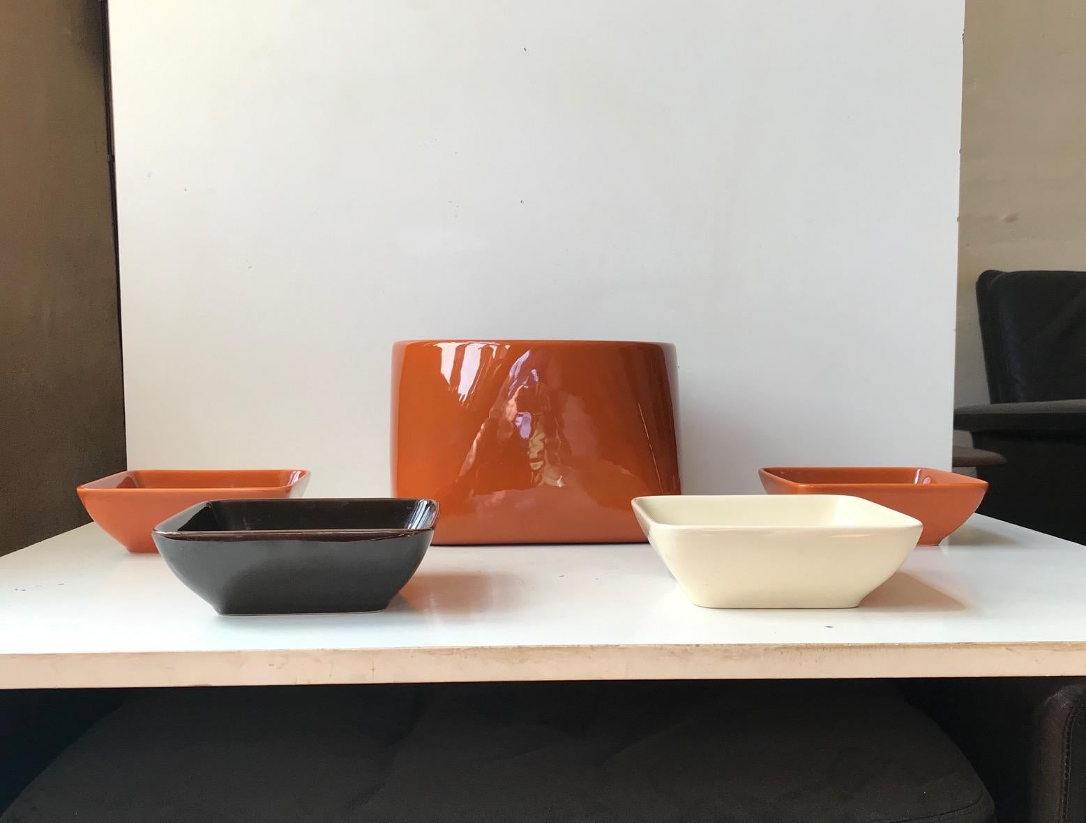 Scandinave moderne Bol à salade et assiettes en céramique Nanna Ditzel pour Sholm, 1970 en vente