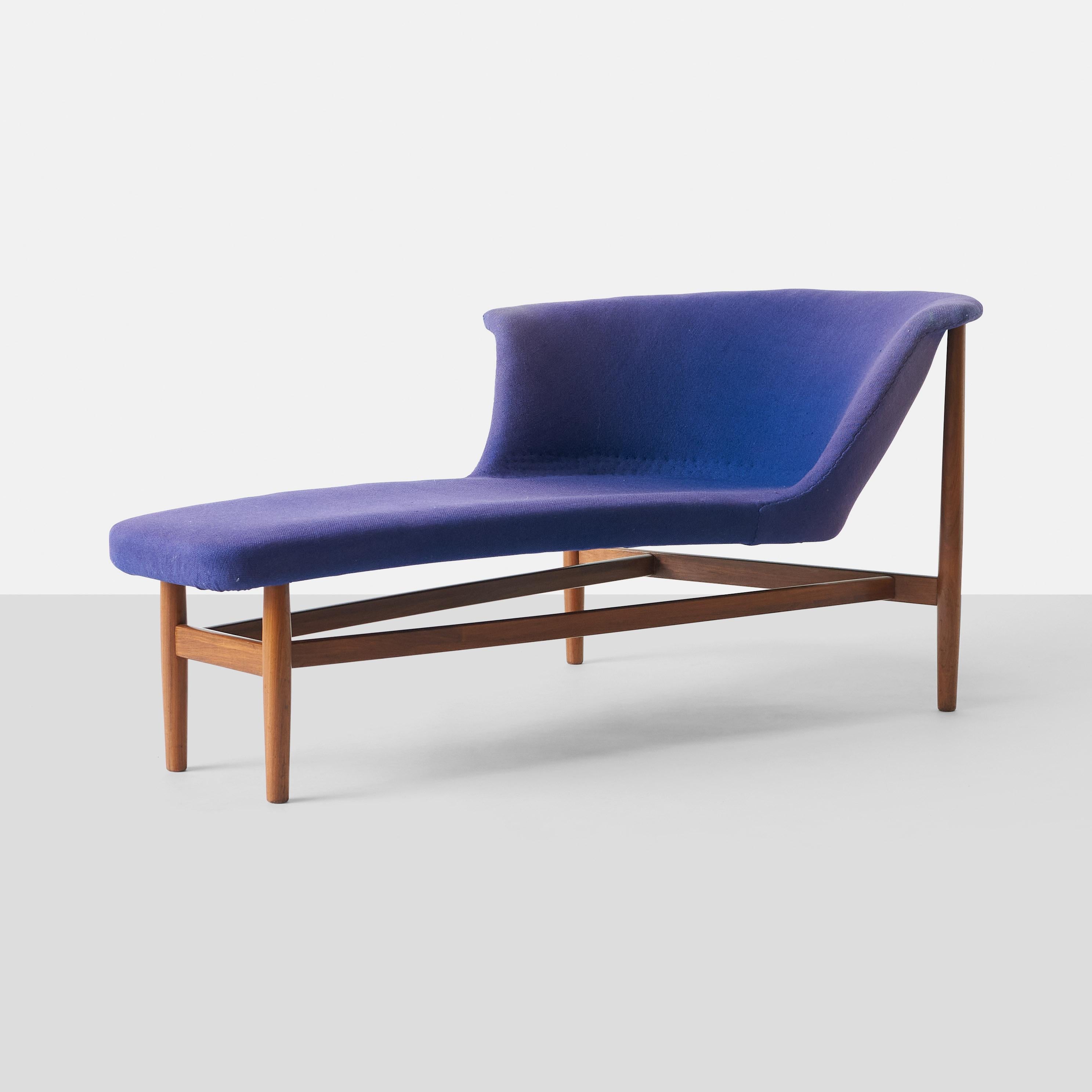 A rare and documented rosewood chaise lounge designed by Nanna Ditzel in 1951 for the Copenhagen Cabinetmakers Guild Exhibition at Designmuseum. The chaise is in beautiful original condition.