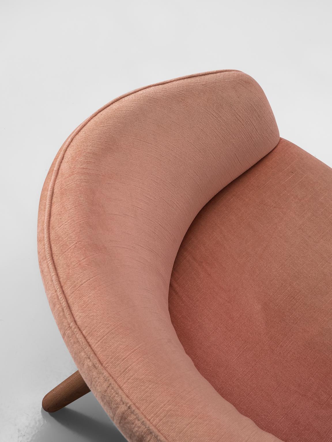 Nanna Ditzel Charming Shell Chair in Pink Upholstery In Good Condition In Waalwijk, NL