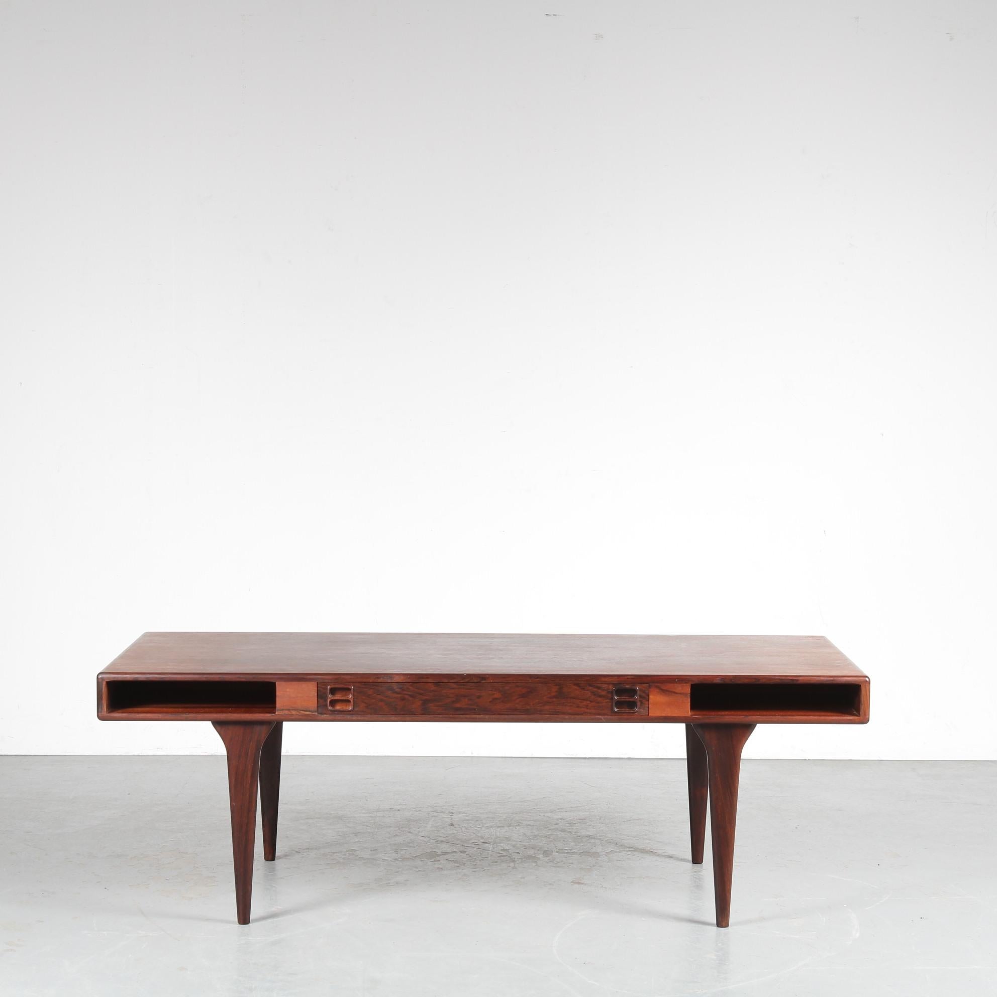 An elegant cofee table designed by Nanna Ditzel, manufactured by Silkeborg in Denmark around 1960.

This quality piece is made of tropical hardwood in a wonderful warm brown colour. The piece has a smooth finish with a subtle curve to the legs and