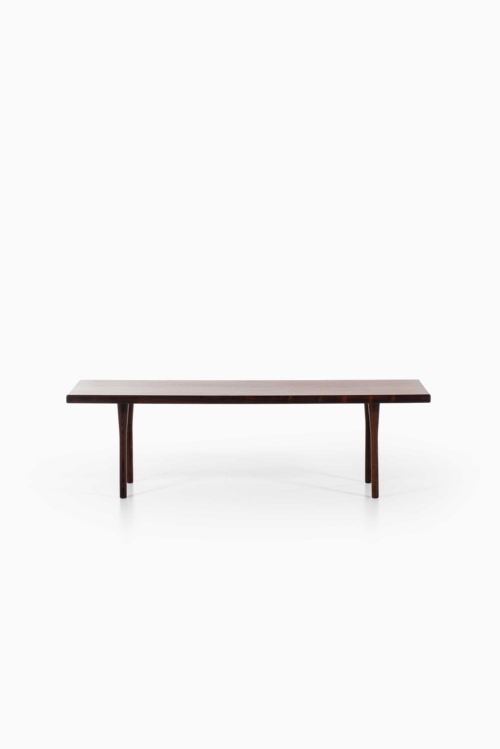 Rare coffee table designed by Nanna Ditzel. Produced by Søren Willadsen in Denmark.