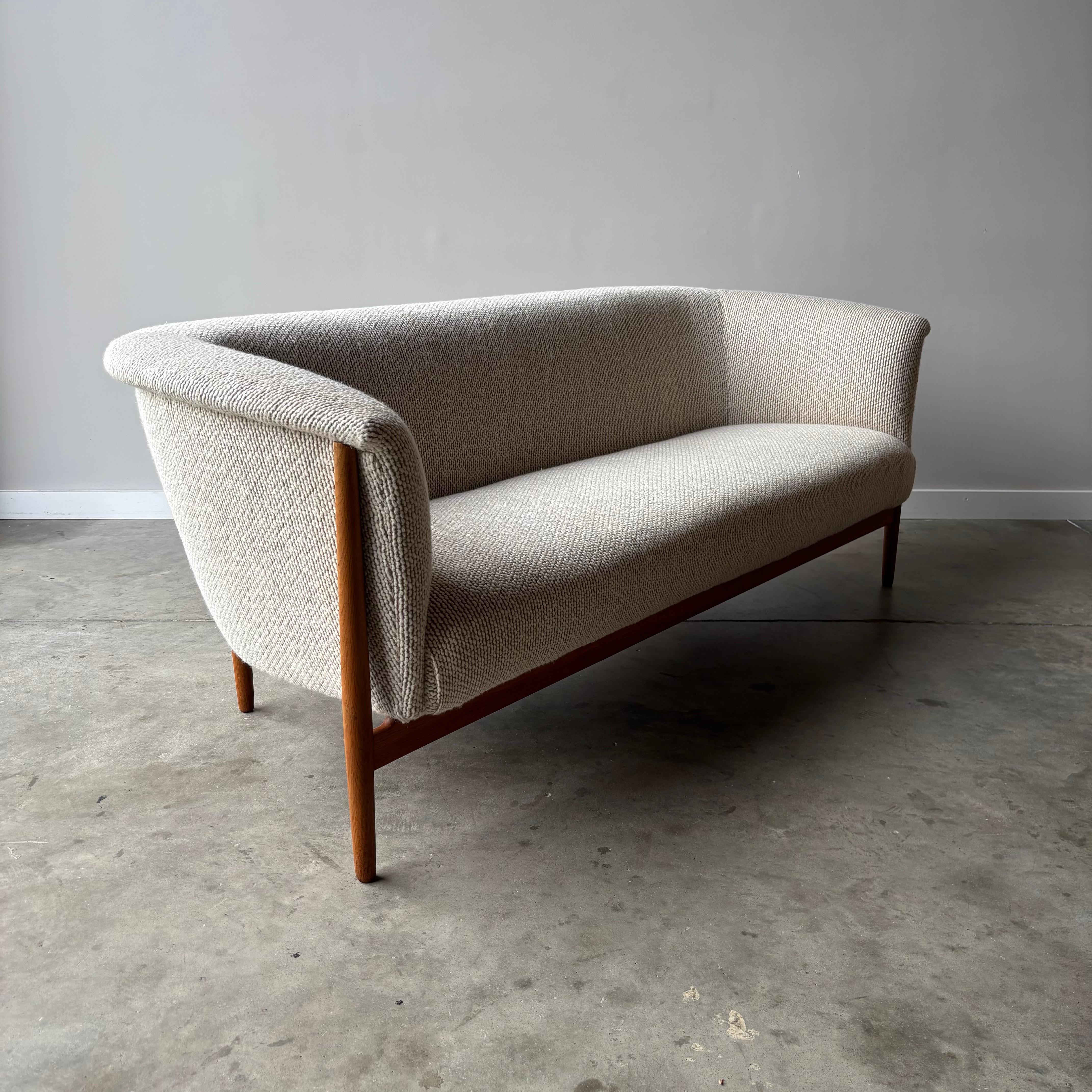 Tissu d'ameublement Canapé moderne danois Nanna Ditzel, Soren Willadsen, années 1950 en vente
