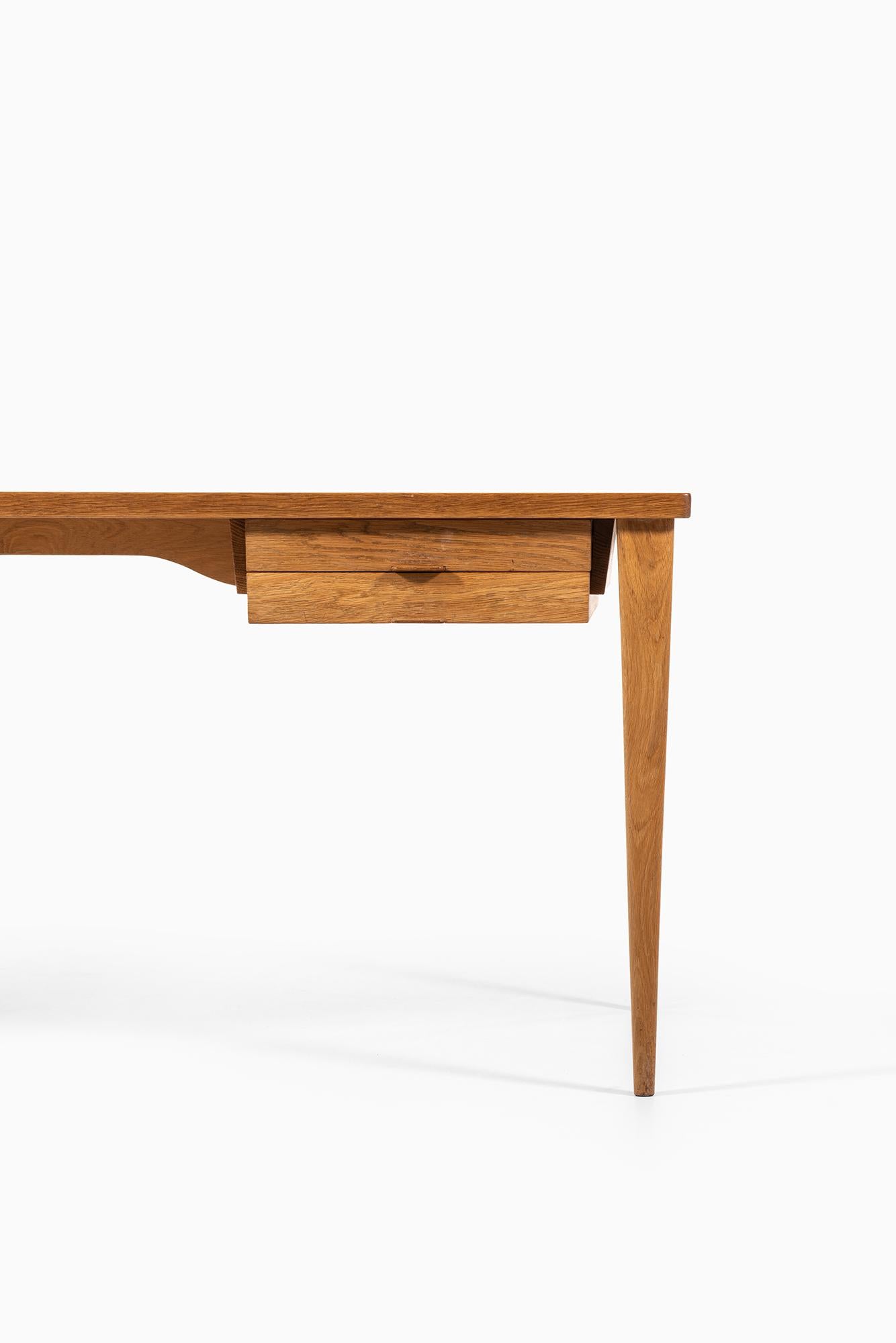 Very rare freestanding desk designed by Nanna Ditzel. Produced by Poul Kolds Savværk in Denmark.