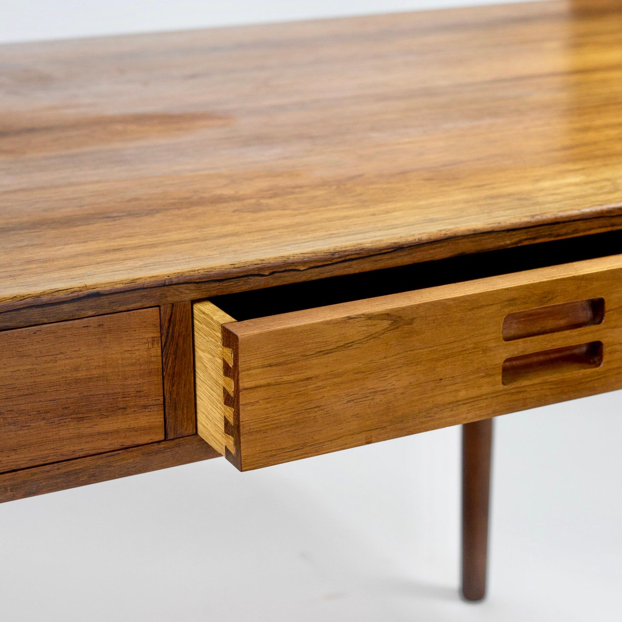 Freestanding Nanna Ditzel rosewood desk in rosewood with four integrated drawers. Designed 1955 and executed at cabinetmaker Søren Willadsen, Denmark as model 93-4.