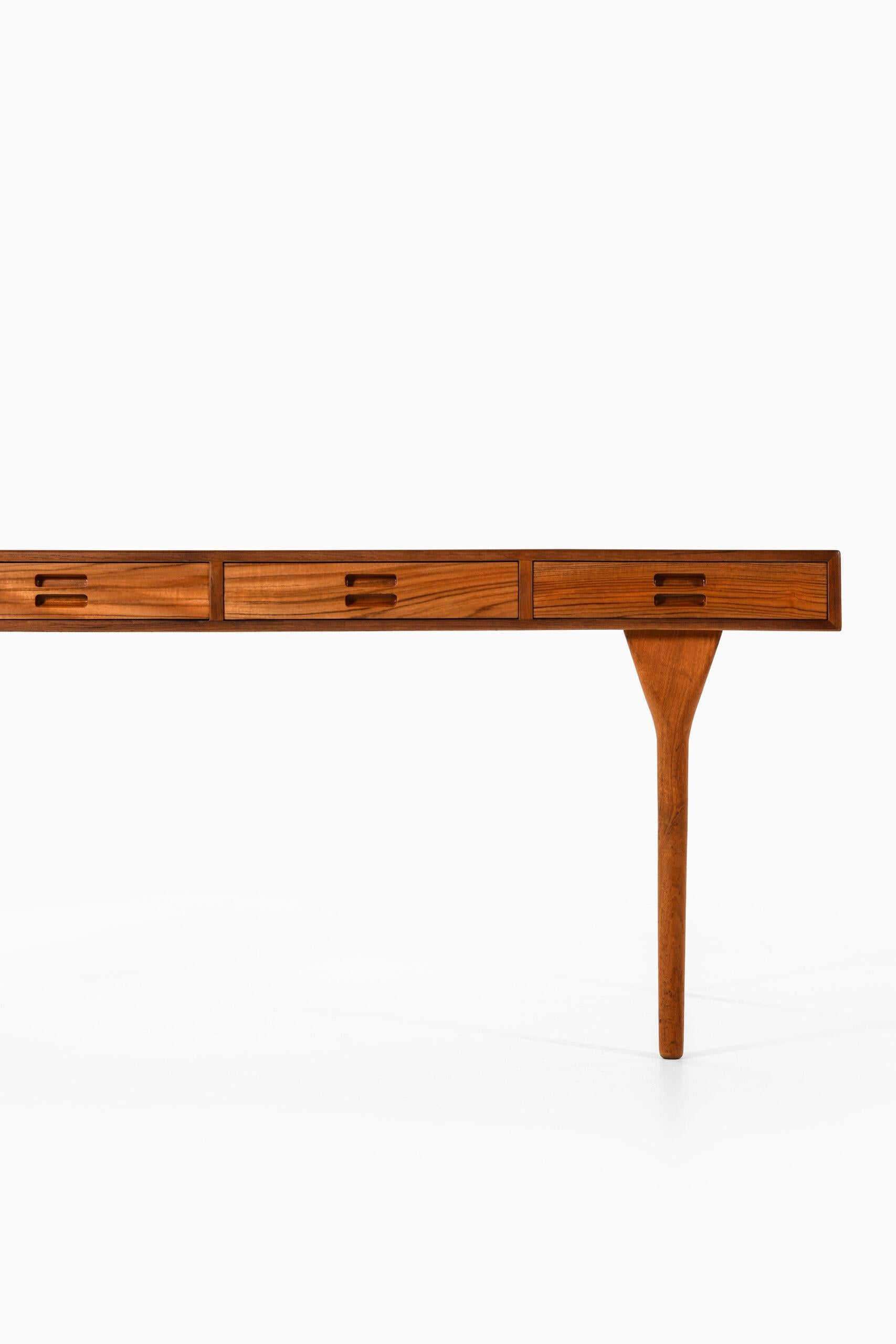 Rare freestanding desk with 4 drawers designed by Nanna Ditzel. Produced by Søren Willadsen in Denmark.