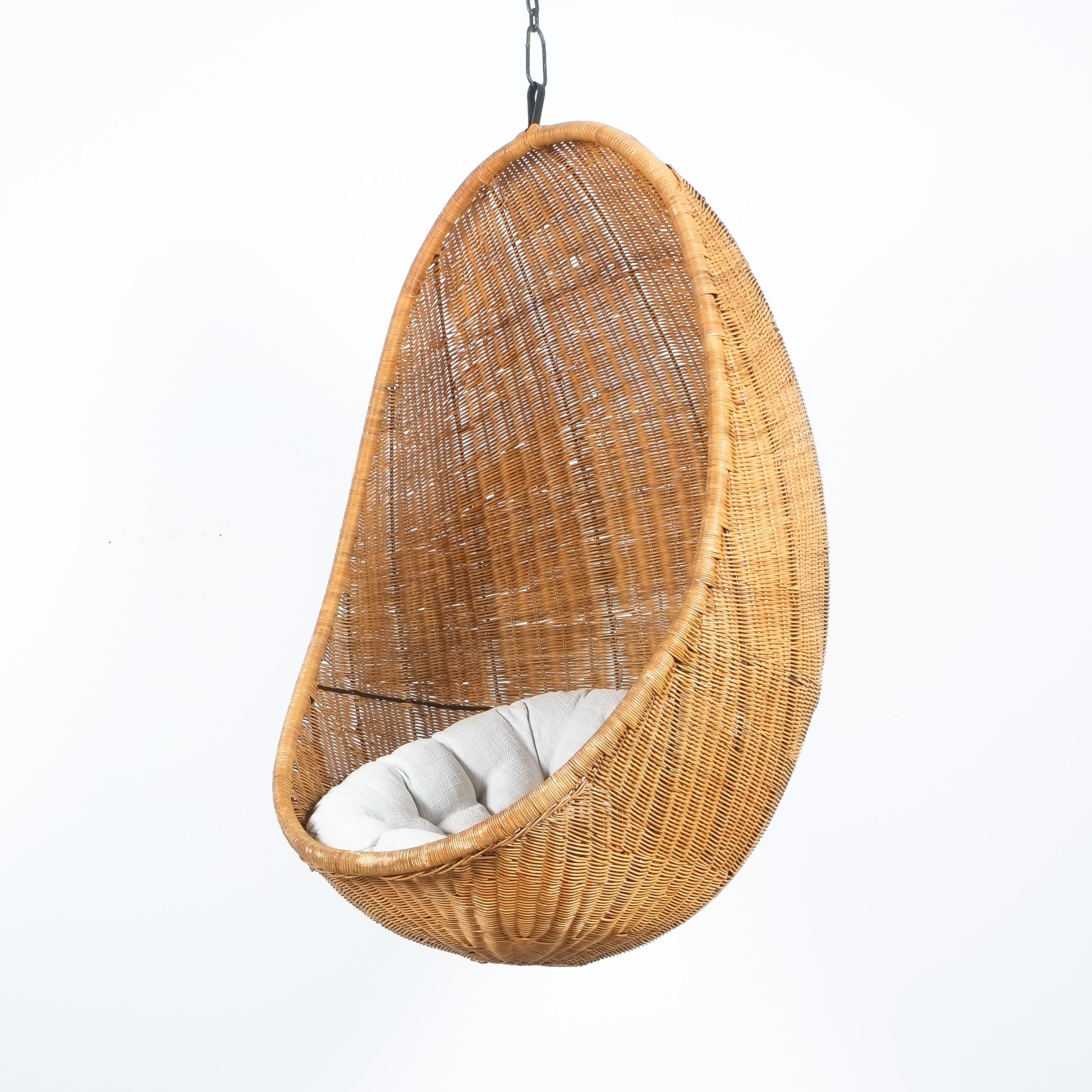 Mid-20th Century Nanna Ditzel Egg-Shaped Hanging Cane Chairs (2), Italy 1959 For Sale