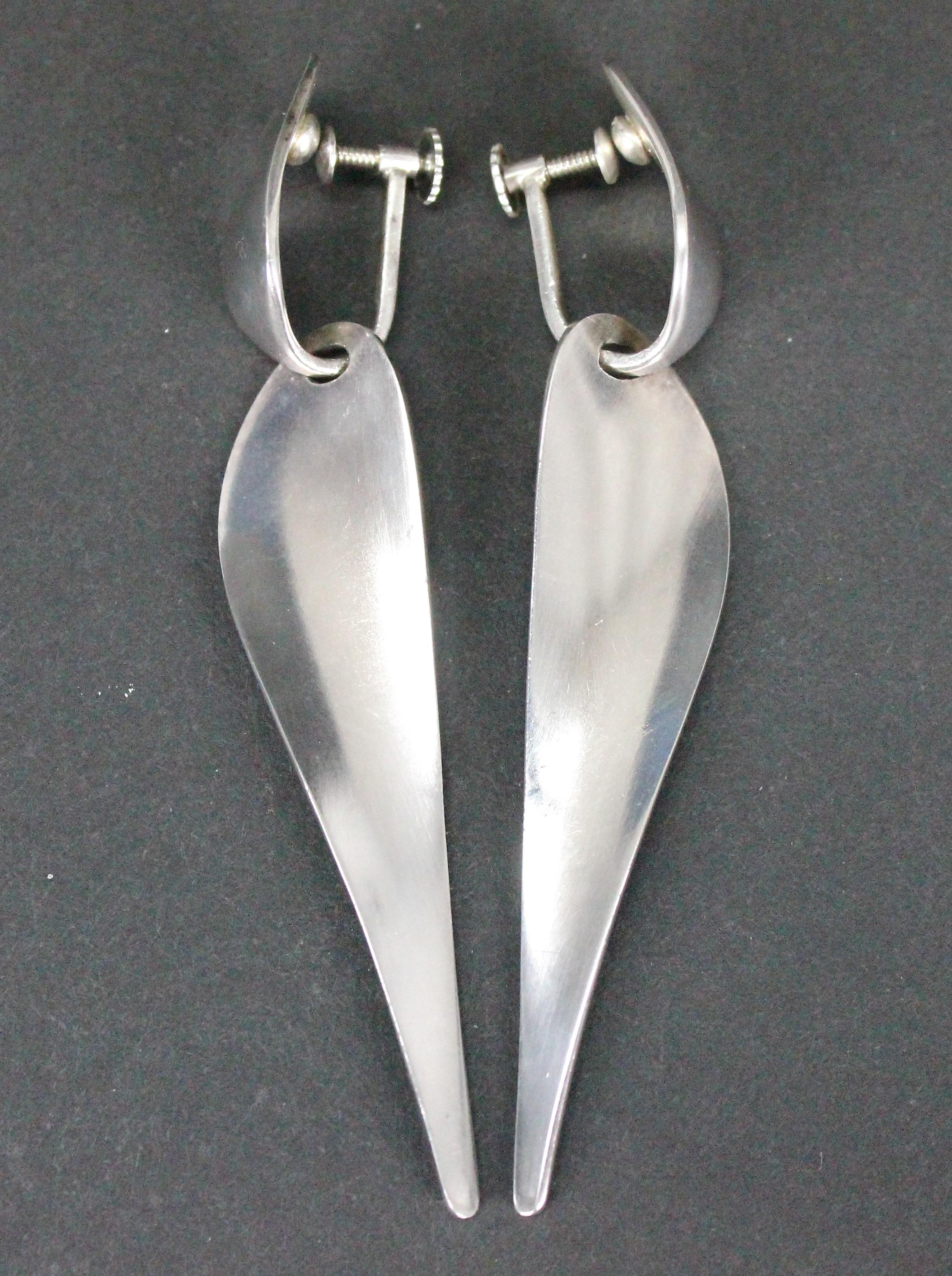 Great pair of earrings designed by legend Nanna Ditzel for Georg Jensen in the 1970s.
Very nice vintage condition.

Nanna Ditzel (1923 - 2005) was one of Denmark’s most accomplished contemporary designers and the first woman to design for the Georg