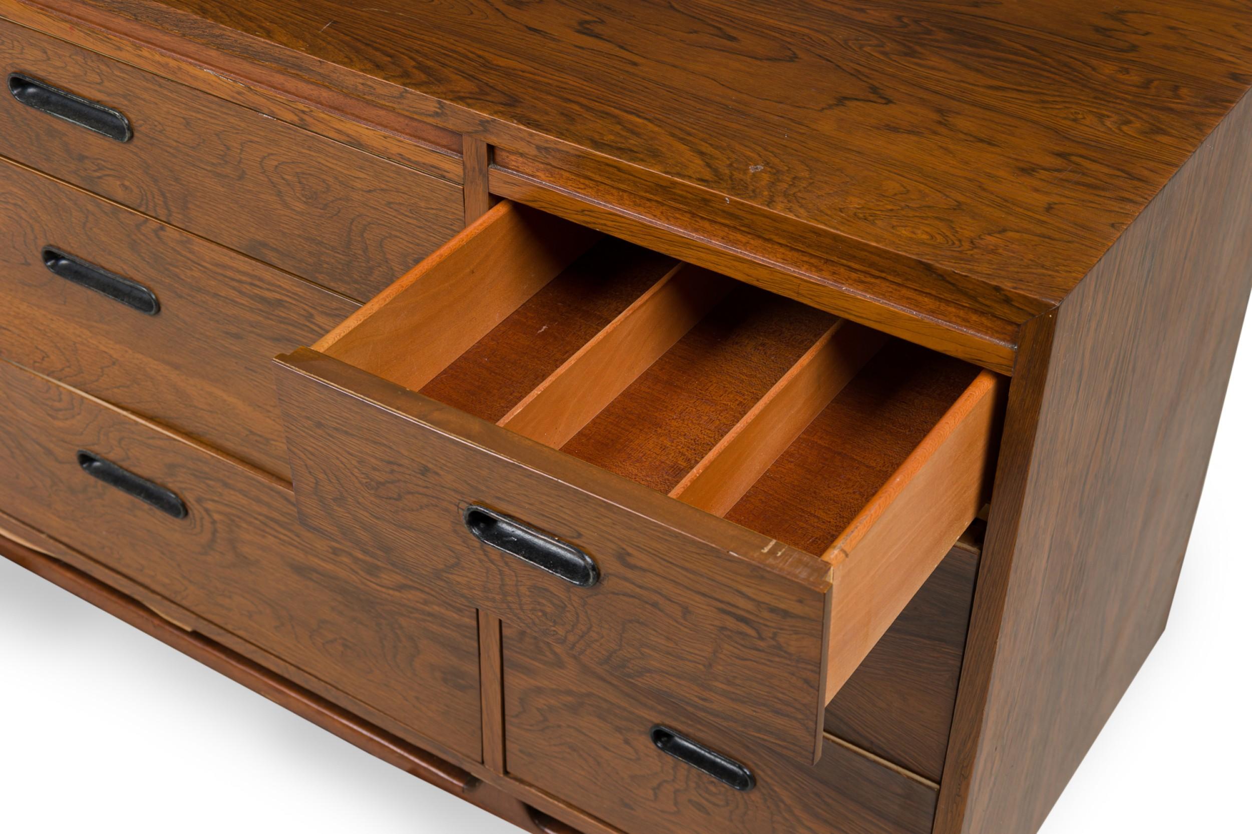 Nanna Ditzel per Søren Willadsen Møbelfabrik Credenza moderna danese in palissandro in vendita 3