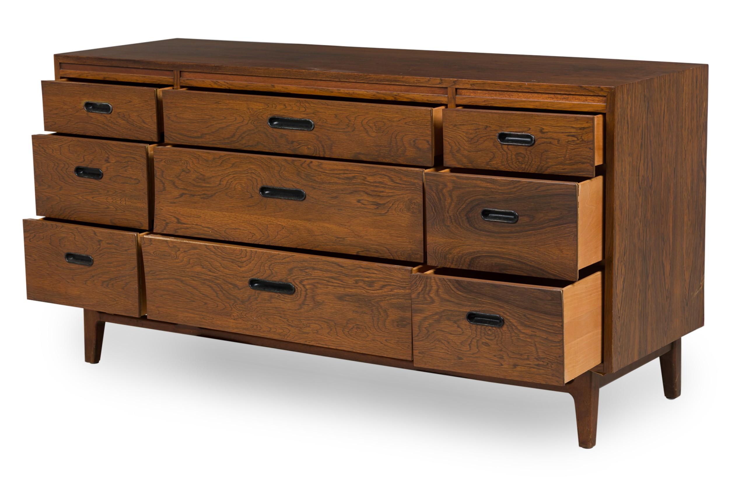Nanna Ditzel per Søren Willadsen Møbelfabrik Credenza moderna danese in palissandro In condizioni buone in vendita a Queens, NY