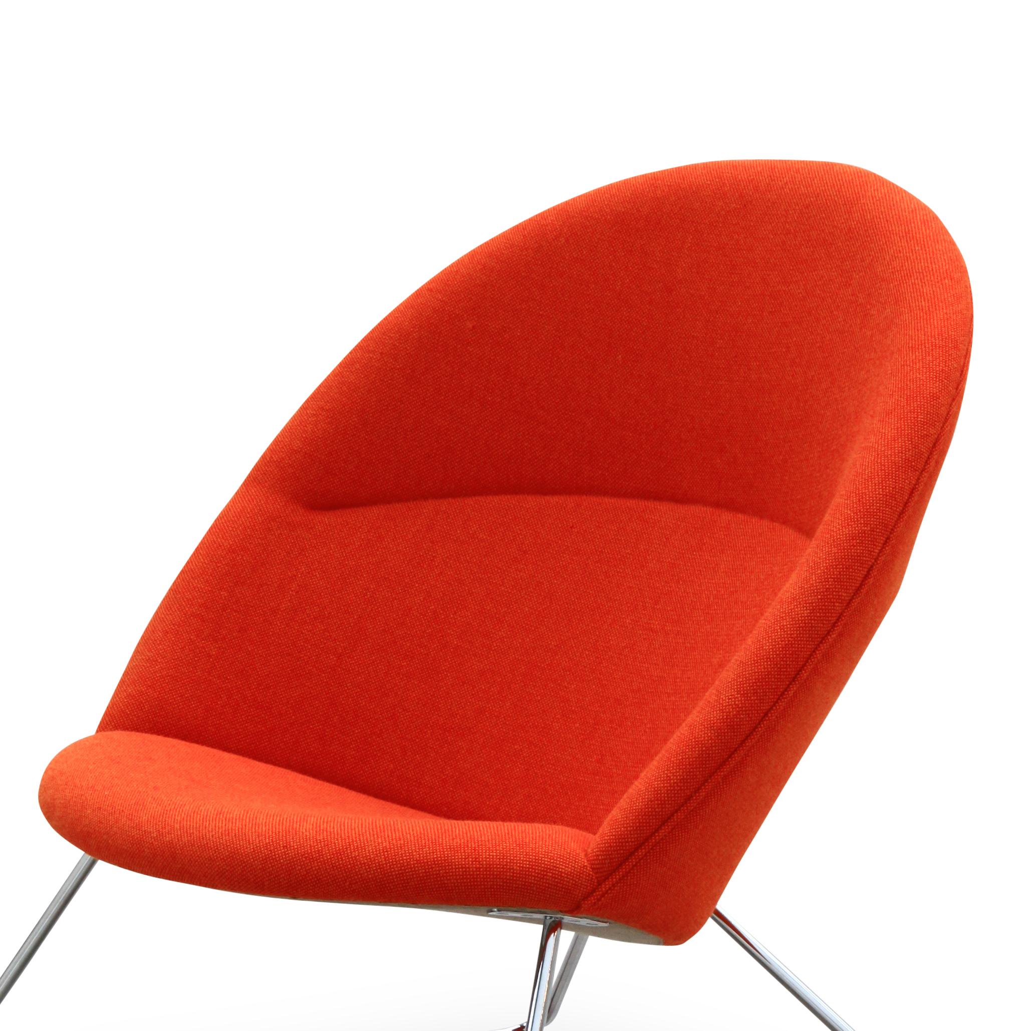 Une collection a relancé le fauteuil Dennie, qui a été conçu par Nanna et Jørgen Ditzel en 1956 pour Fritz Hansen. La chaise Dennie est joliment complétée par un pouf et une petite table.

Nanna Ditzel, qui était l'un des designers de meubles