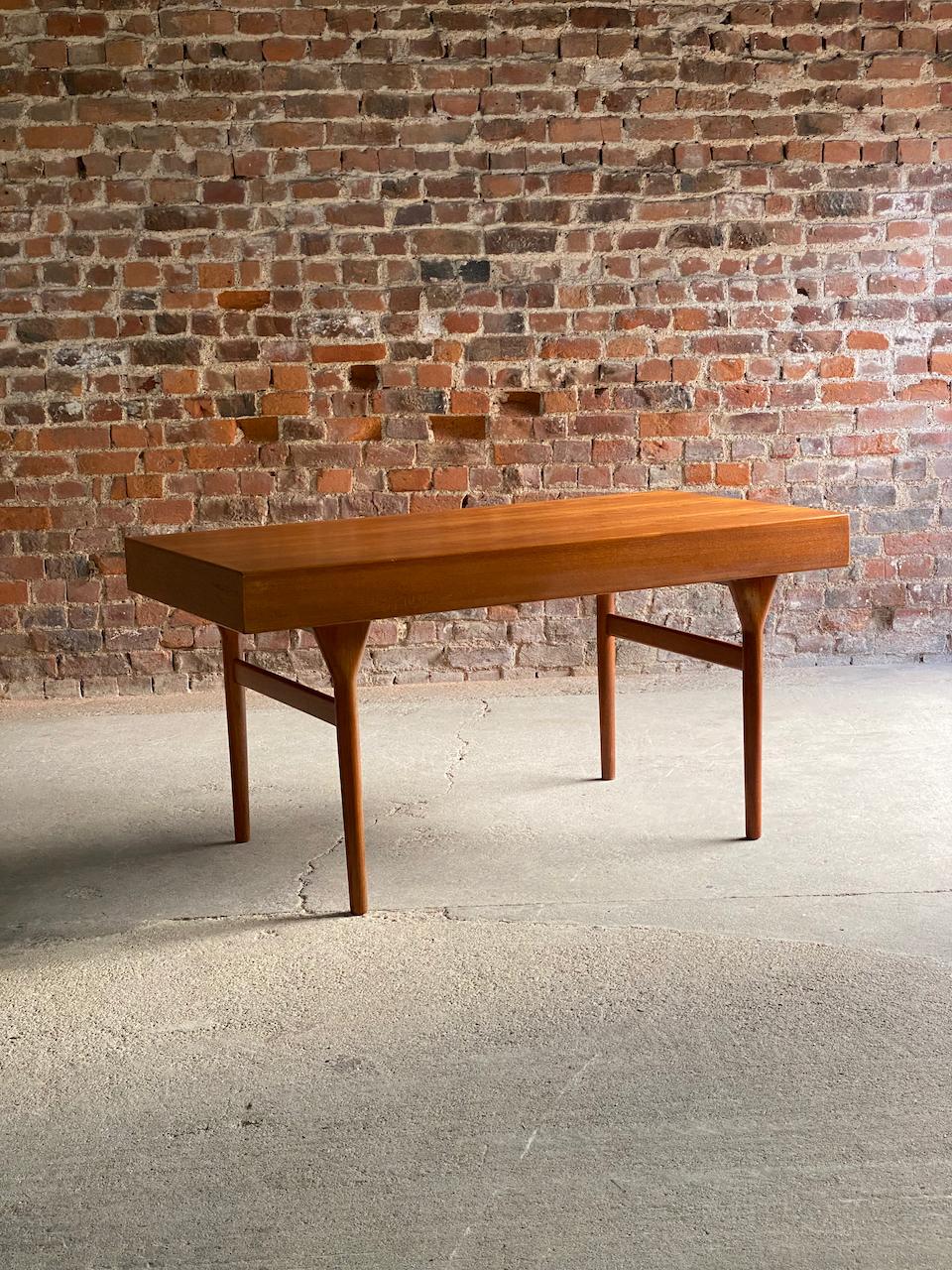 Nanna Ditzel Modell ND 93 Teakholz-Schreibtisch für Søren Willadsen, Dänemark, um 1955 im Zustand „Gut“ in Longdon, Tewkesbury