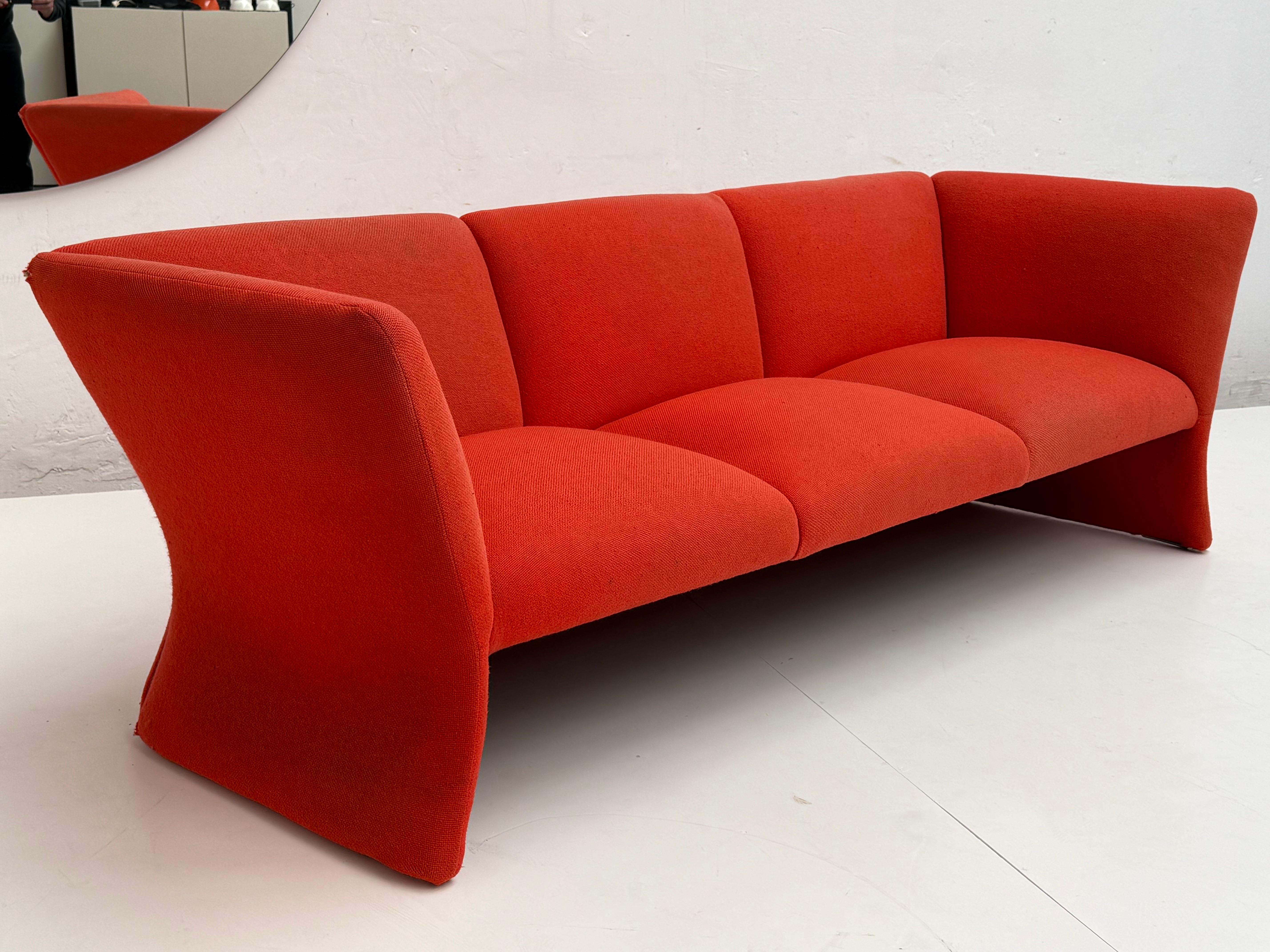 Einzigartige Gelegenheit für ein maßgeschneidertes Polsterungsprojekt in einem Wollstoff Ihrer Wahl, kontaktieren Sie uns für weitere Details und Stoffmöglichkeiten 

Nanna Ditzel 'Mondial' Sofa 1968

GETAMA-Ausgabe von 2000

Sehr bequem, ich habe