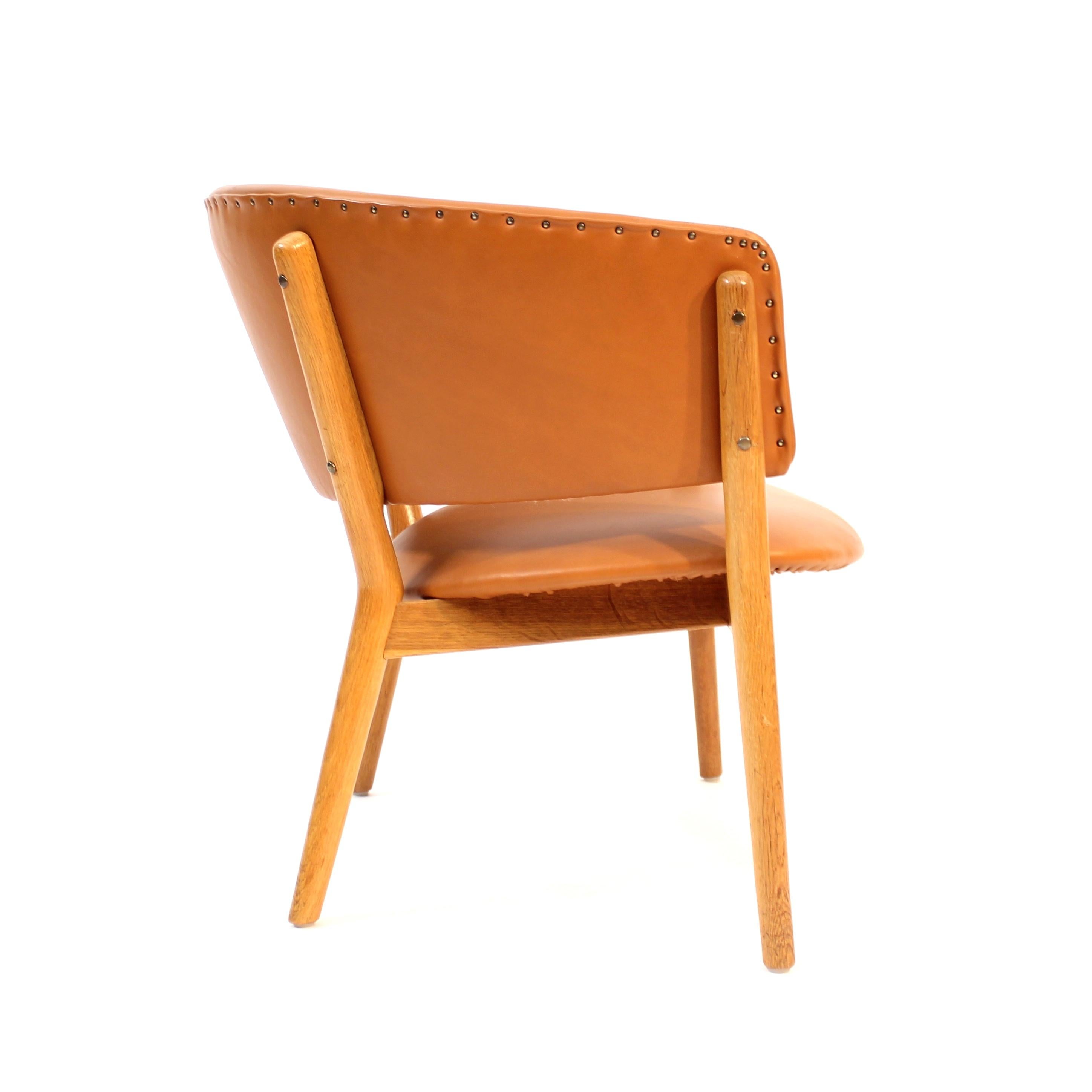 Nanna Ditzel, oak and leather ND83 chair for Søren Willadsen, 1960s In Good Condition For Sale In Uppsala, SE