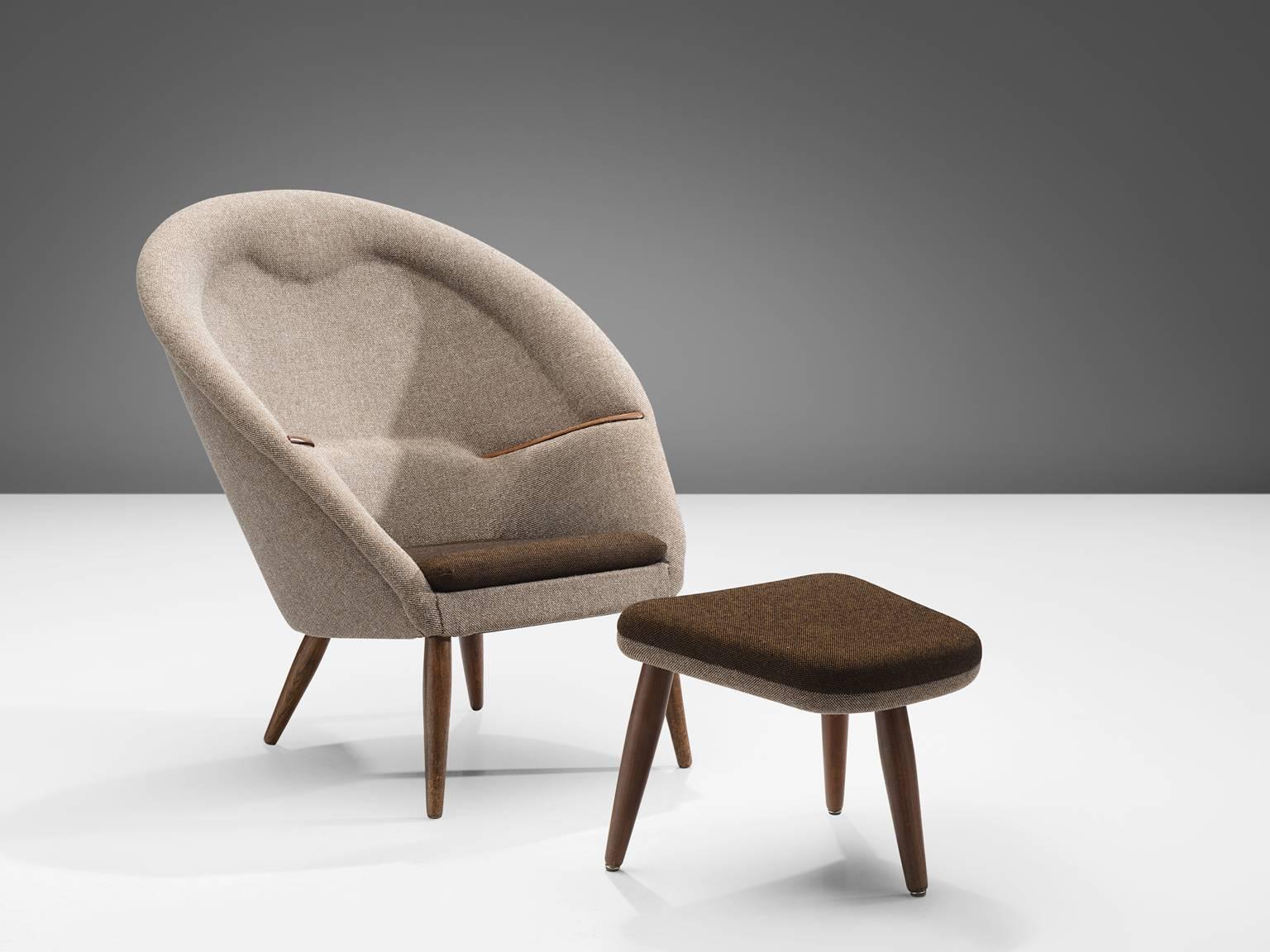Nanna Ditzel, 'nursing' chair, hallingdal brown and beige fabric and wood, Denmark, 1953.

This round and comfortable armchair is designed by Nanna Ditzel. The chair features four thick legs that become smaller towards the top and bottom. The