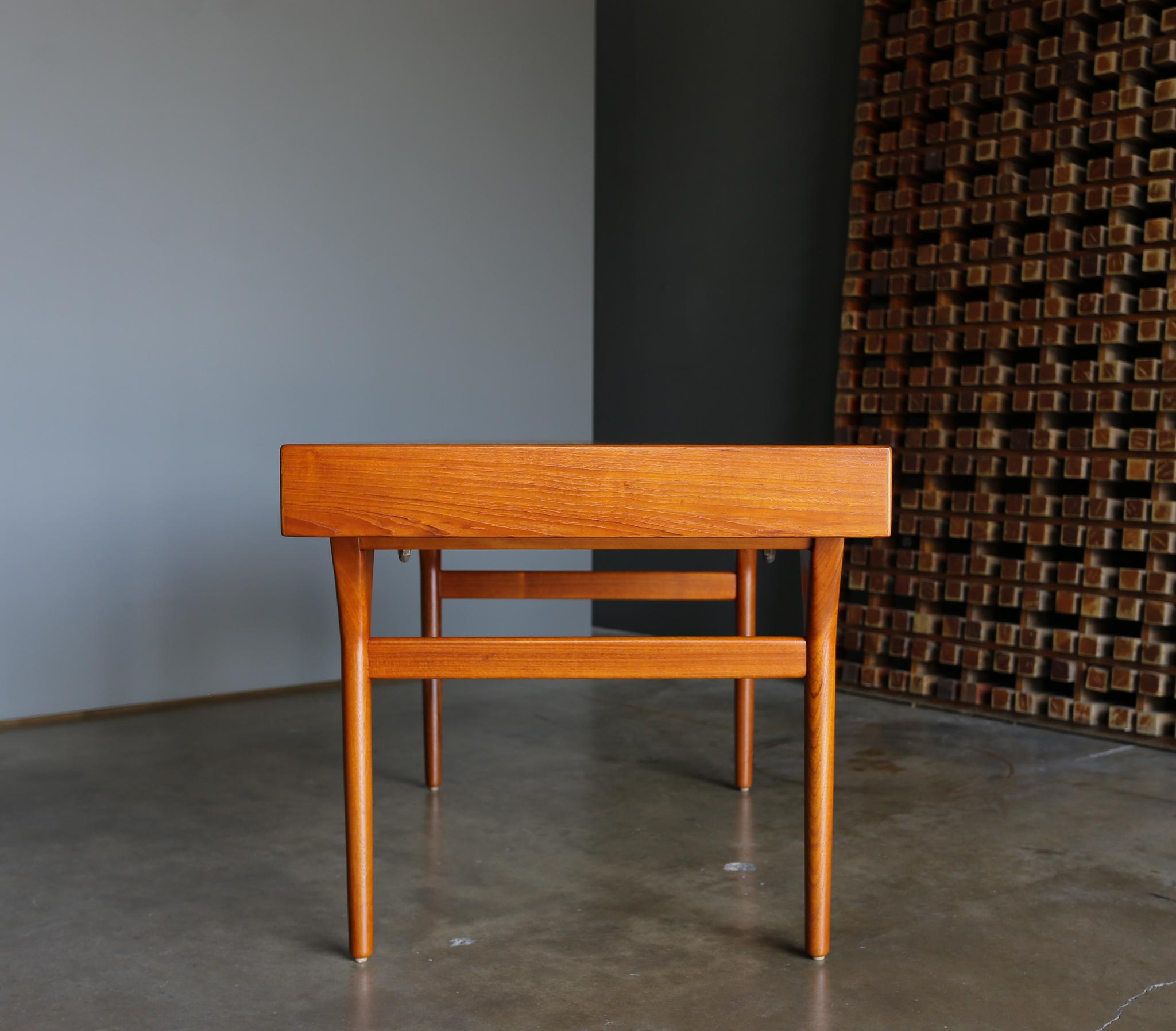 Nanna Ditzel Teak Desk for Søren Willadsen, circa 1958 In Good Condition In Costa Mesa, CA