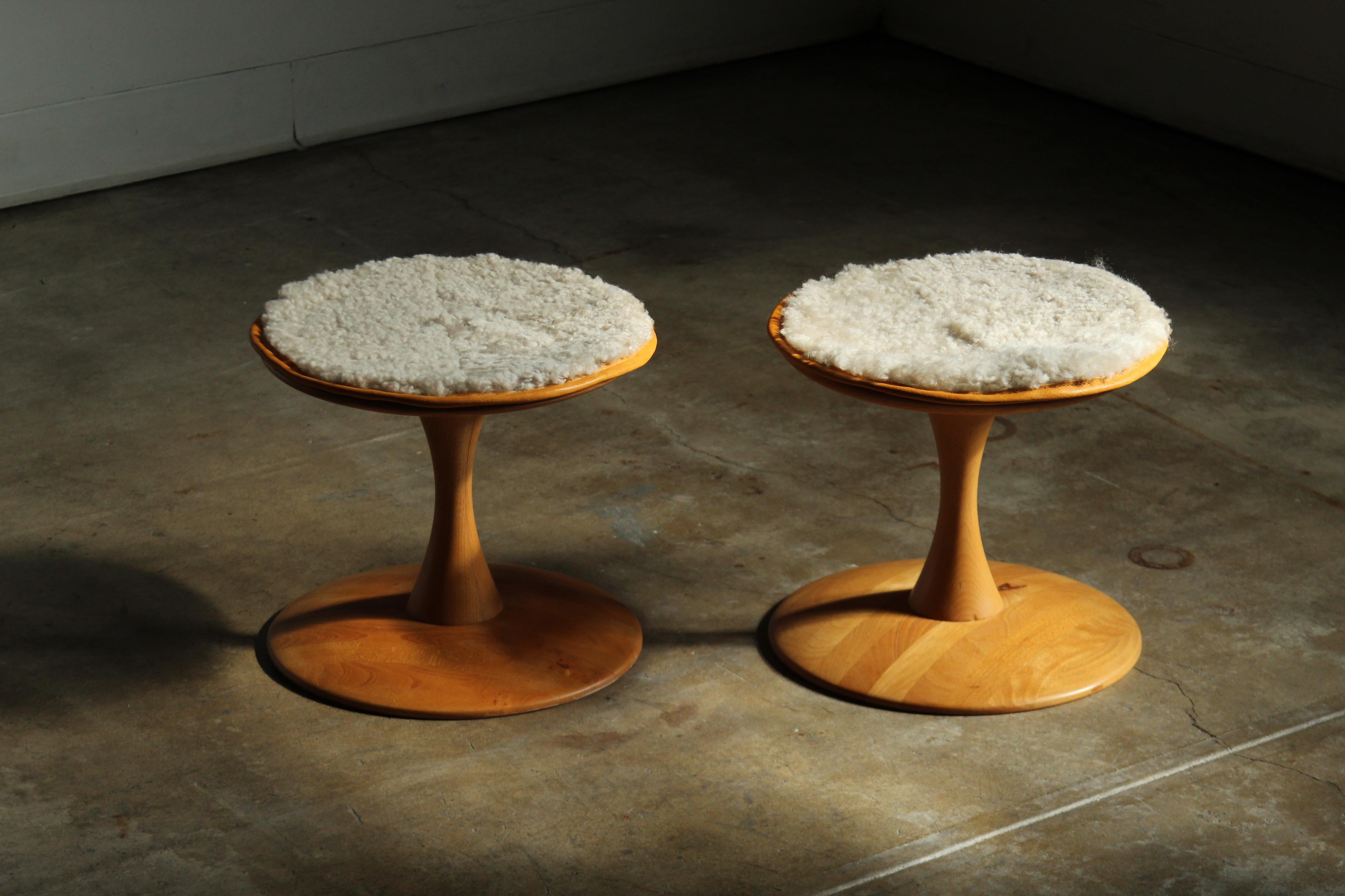 Danois Tabourets Trisse de Nanna Ditzel avec coussins en peau de mouton pour Poul Kold Mobler, années 1960 en vente