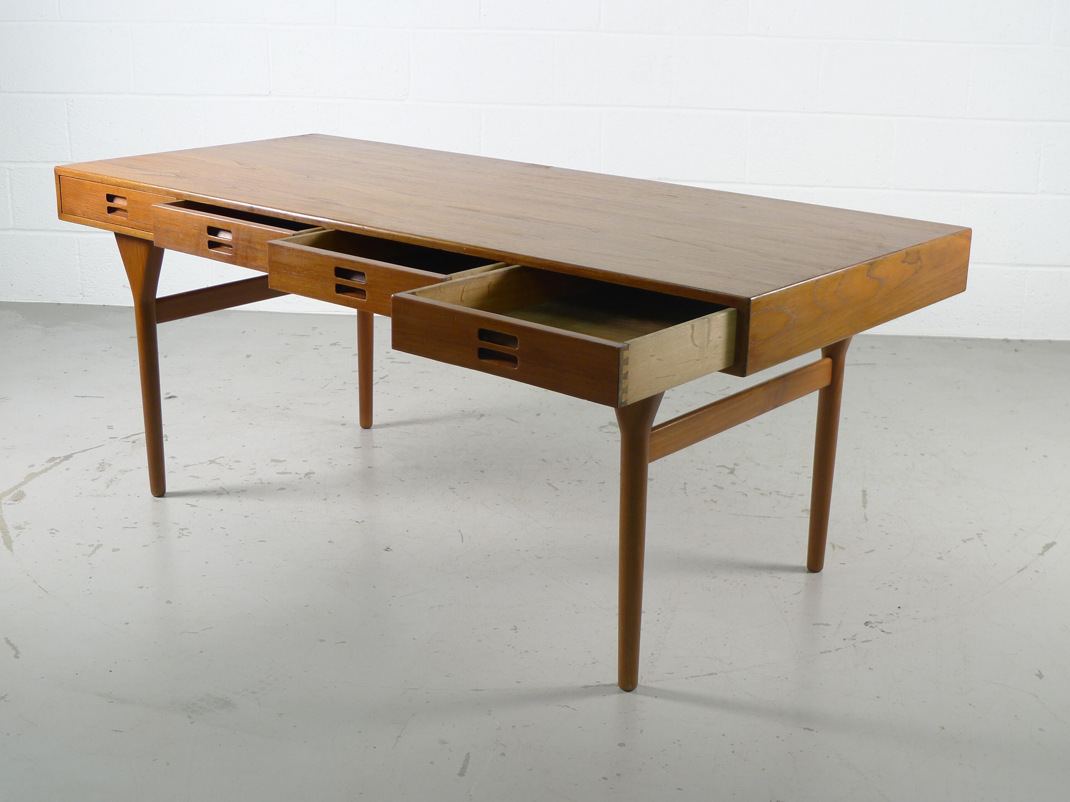 Nanna & Jorgen Ditzel, Teak 4 Drawer Desk for Soren Willardsen, Denmark, 1958 In Good Condition In Wargrave, Berkshire