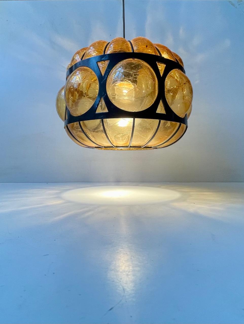 Verre brun Lampe suspendue Nanny Still Caged Amber Glass, RAAK, années 1960 en vente