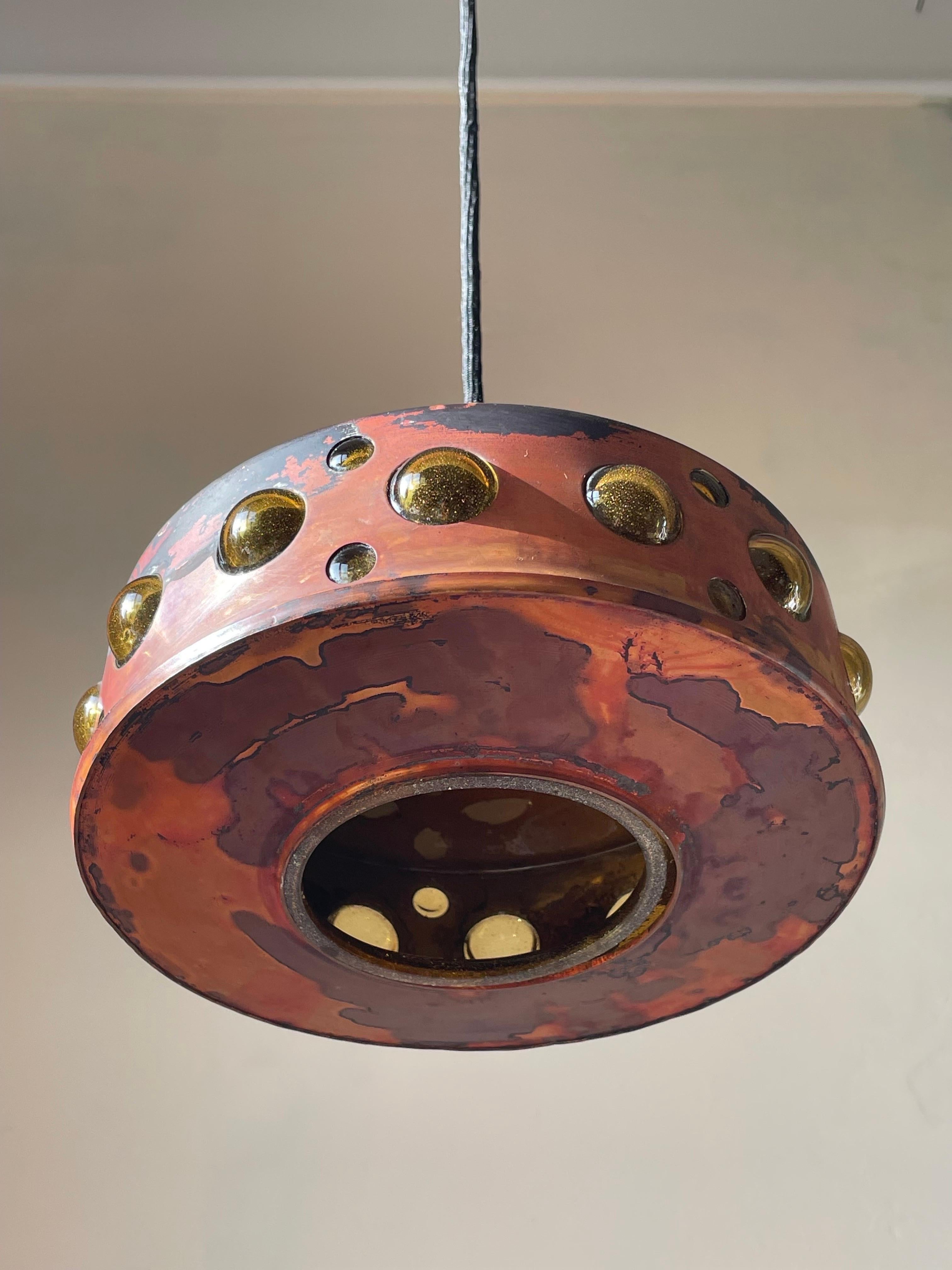 20ième siècle Lampe à suspension brutaliste Nanny Still en verre cuivré, RAAK, années 1960 en vente