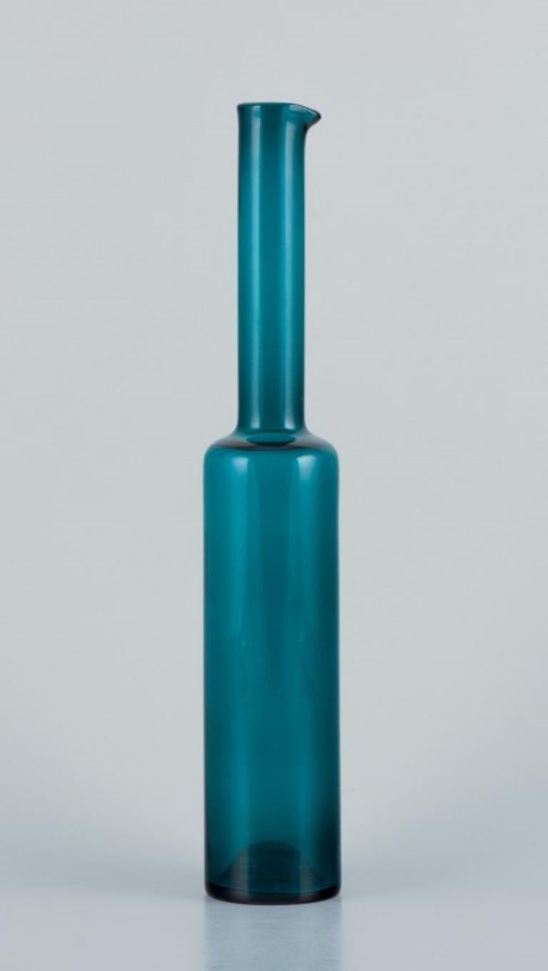 Nanny Still (1926-2009) for Riihimäen Lasi, Finland.
Vase/bottle in petrol blue mouth-blown art glass.
1960s.
Perfect condition.
Signed.
Dimensions: H 34.0 cm x D 5.8 cm.
