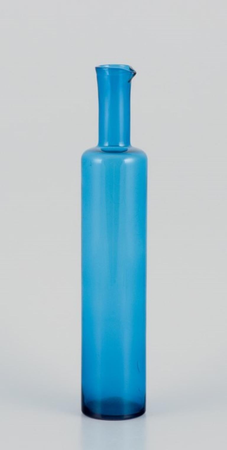 Nanny Still (1926-2009) for Riihimäen Lasi, Finland.
Vase/bottle in petroleum blue mouth-blown art glass.
1960s.
In perfect condition with two glass bubbles inside.
Signed.
Dimensions: H 31.7 cm x D 6.0 cm.
