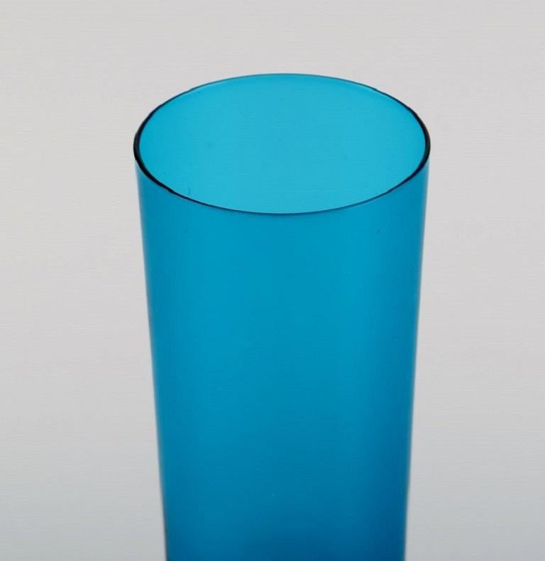 Scandinave moderne Alambic pour Riihimäen Lasi, cinq verres à boire en verre artistique bleu en vente