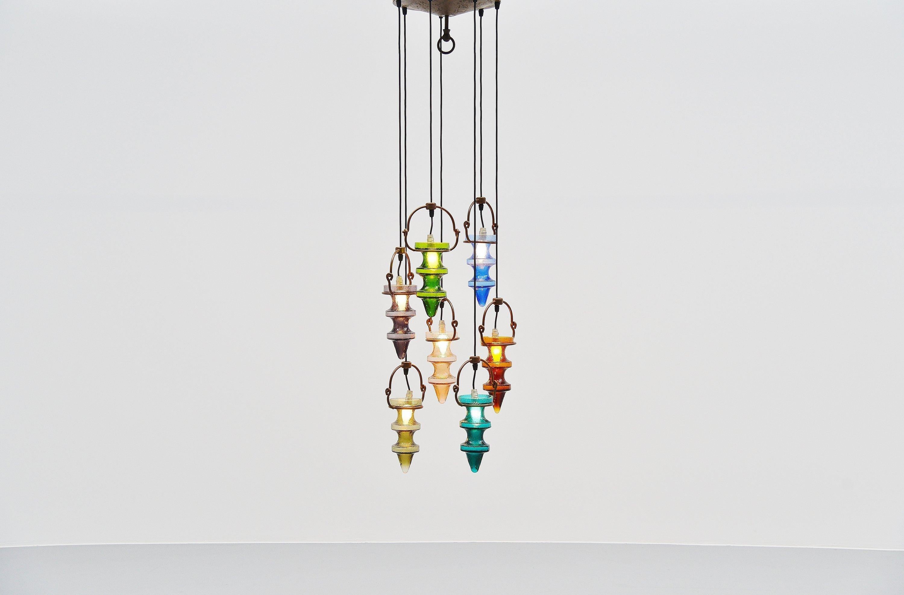 Very nice and highly decorative so called 'Stalactites' chandelier designed by Nanny Still and manufactured by RAAK Amsterdam, Holland 1960. This lamp was designed by Nanny still who designed this for RAAK Amsterdam in the early 1960s. Nanny Still