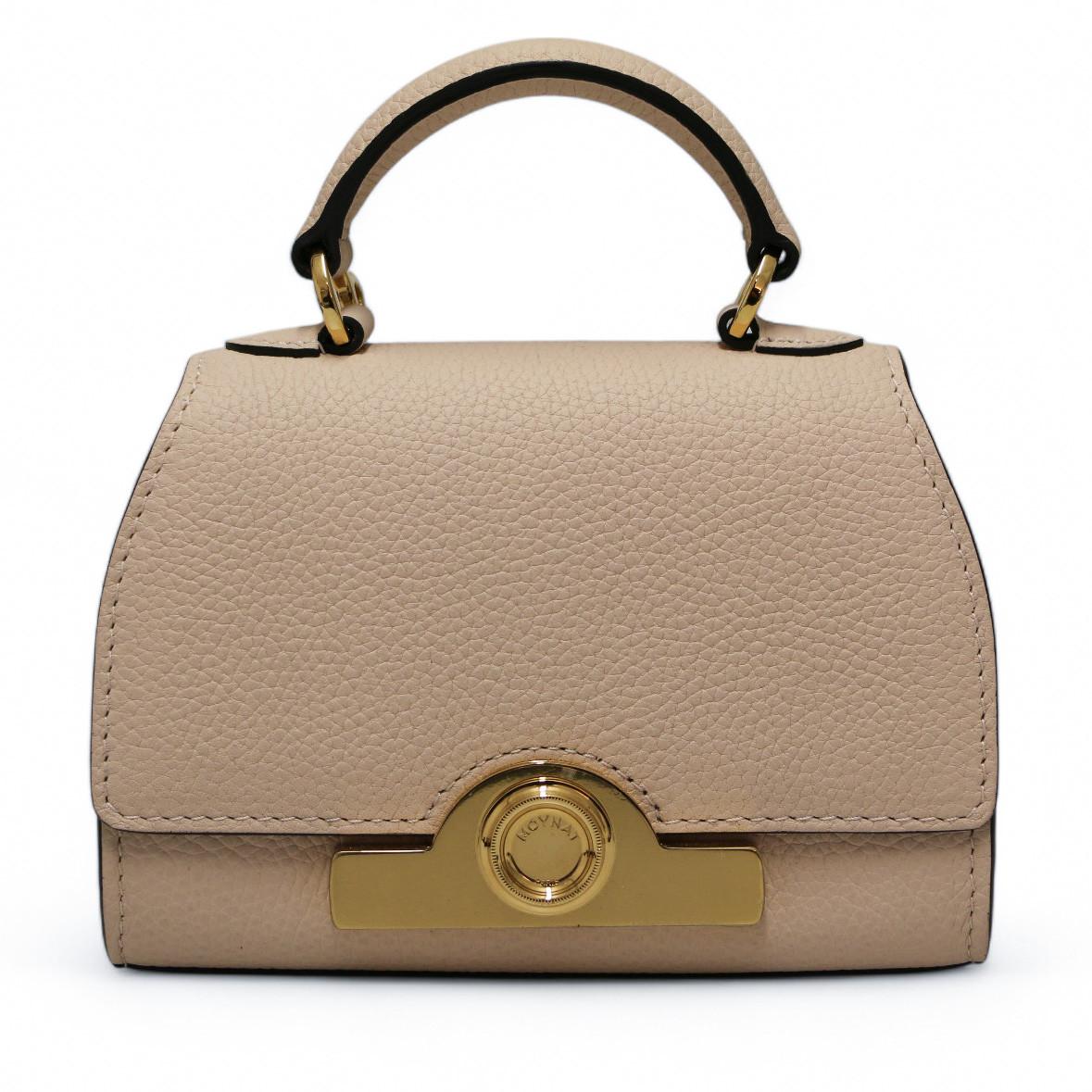 Precioso bolso Réjane MOYNAT de cuero empolvado taurillon

Estado: nunca usado
Fabricado en Francia
Model No: Réjane Nano
Material : Piel de becerro rubor
Interior: piel de becerro en polvo
Color: polvo
Dimensiones: 17 x 14,5 x 6 cm
Correa para el
