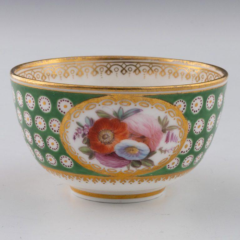 Taza de té y platillo de porcelana de Nantgarw c1820 en venta 1