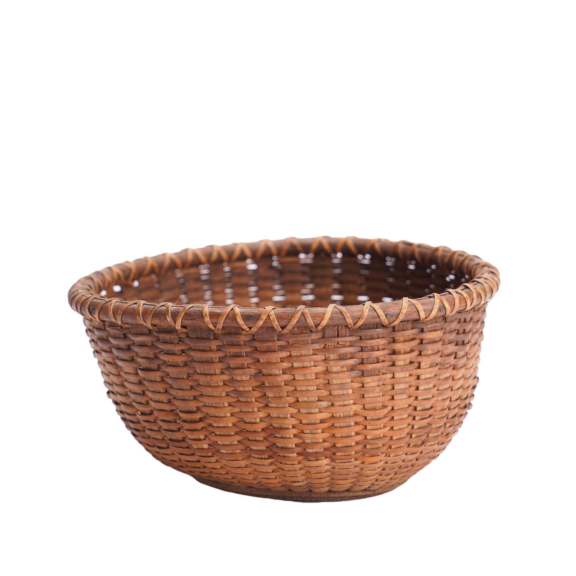 Folk Art Nantucket basket attributed to the Coffin School, 1900's For Sale