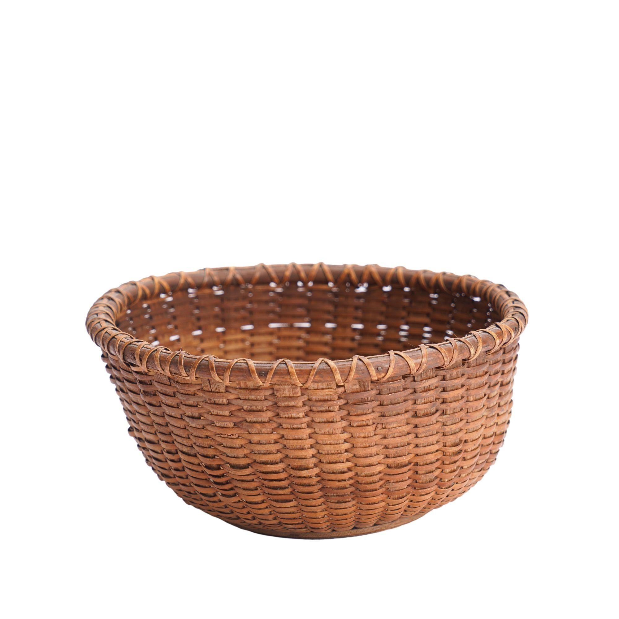 American Nantucket basket attributed to the Coffin School, 1900's For Sale