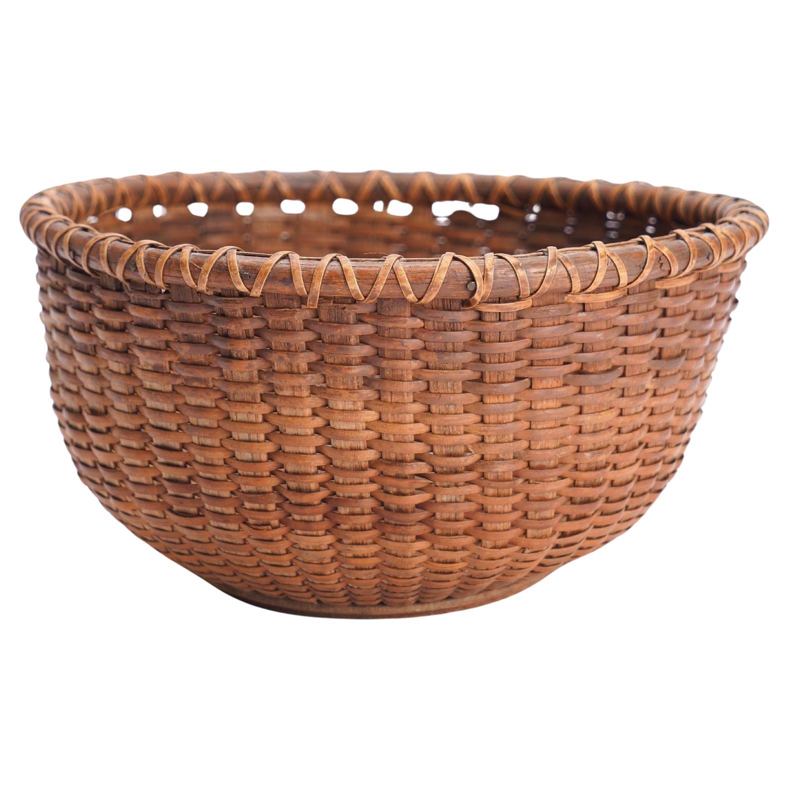 Nantucket basket attributed to the Coffin School, 1900's