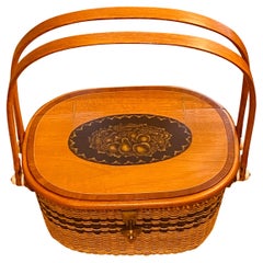 Cesta Nantucket con parte superior decorada con estarcido, por Harry Hilbert, 1995